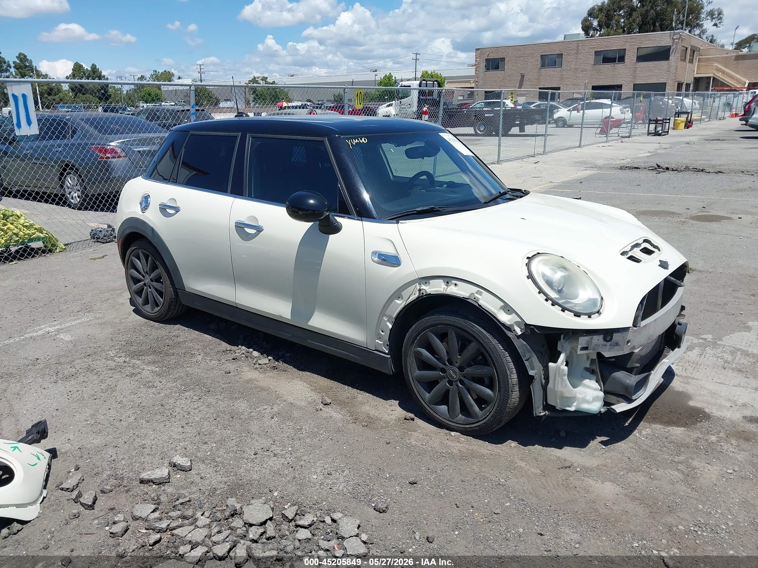 2015 Mini Hardtop Cooper S Cream vin: WMWXU3C5XF2B55857