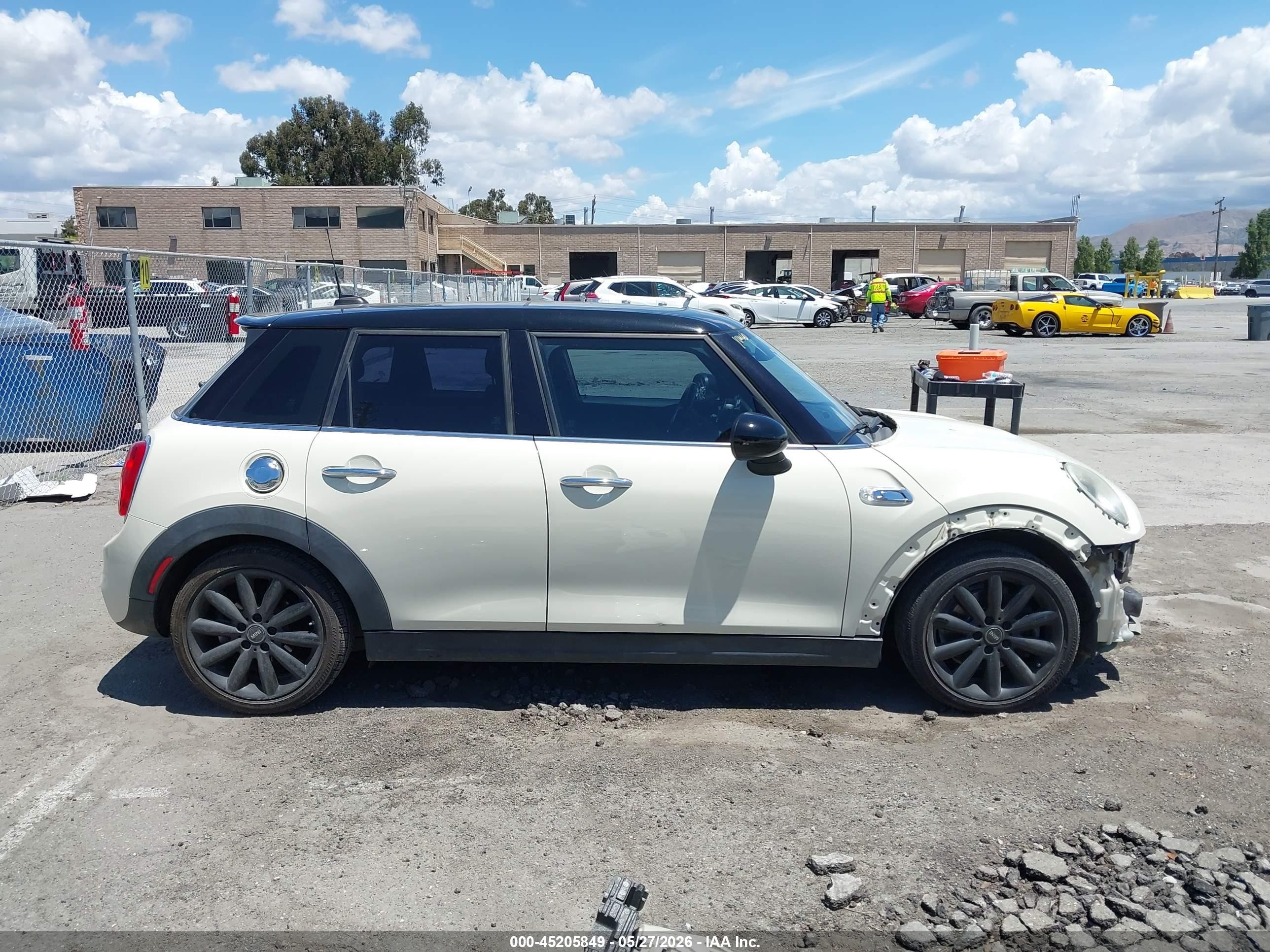 2015 Mini Hardtop Cooper S Cream vin: WMWXU3C5XF2B55857