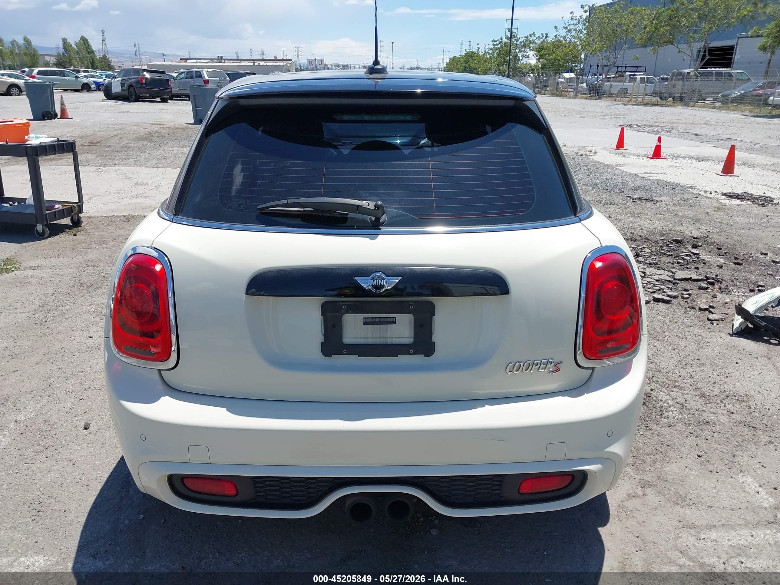 2015 Mini Hardtop Cooper S Cream vin: WMWXU3C5XF2B55857