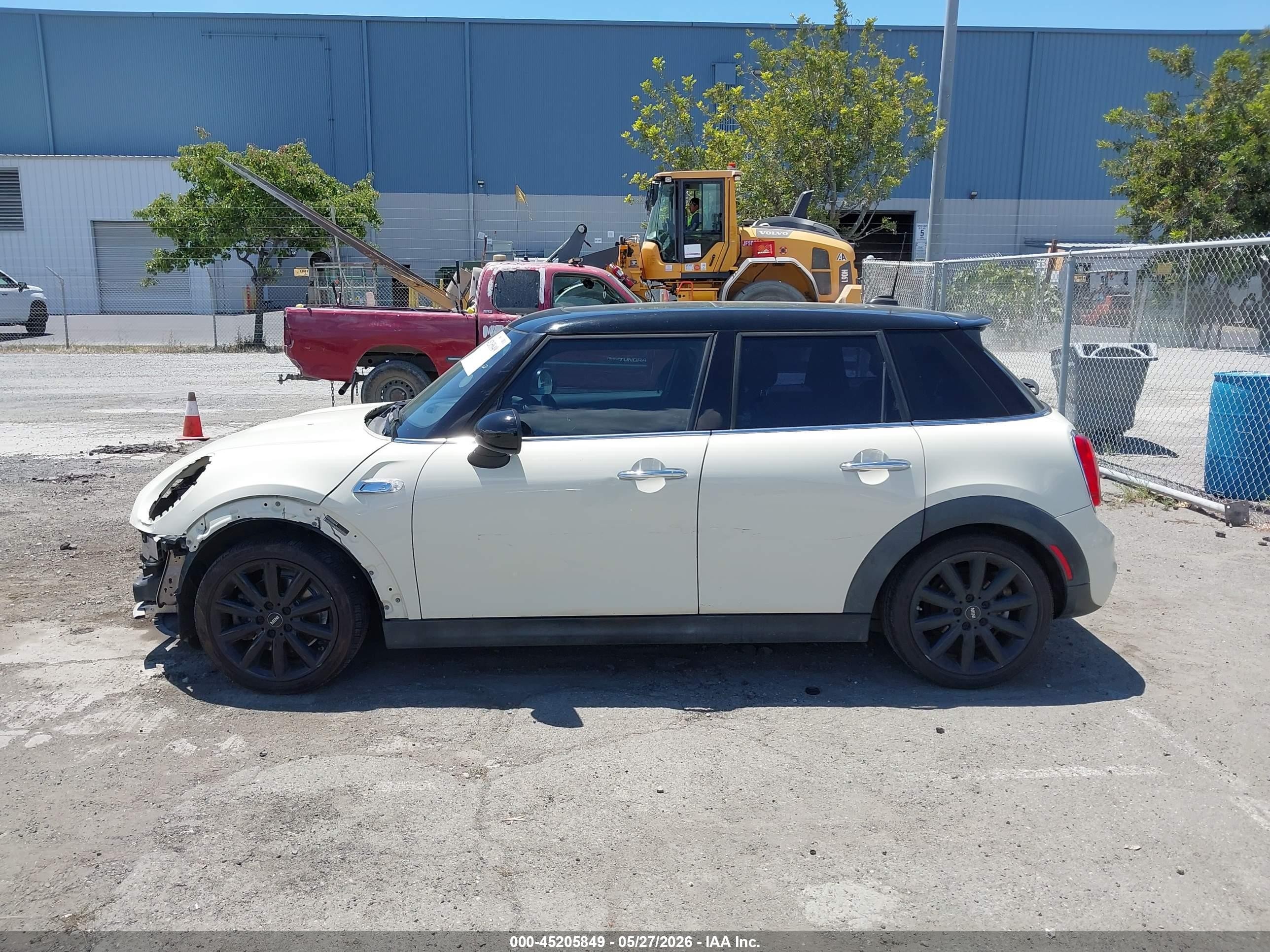 2015 Mini Hardtop Cooper S Cream vin: WMWXU3C5XF2B55857