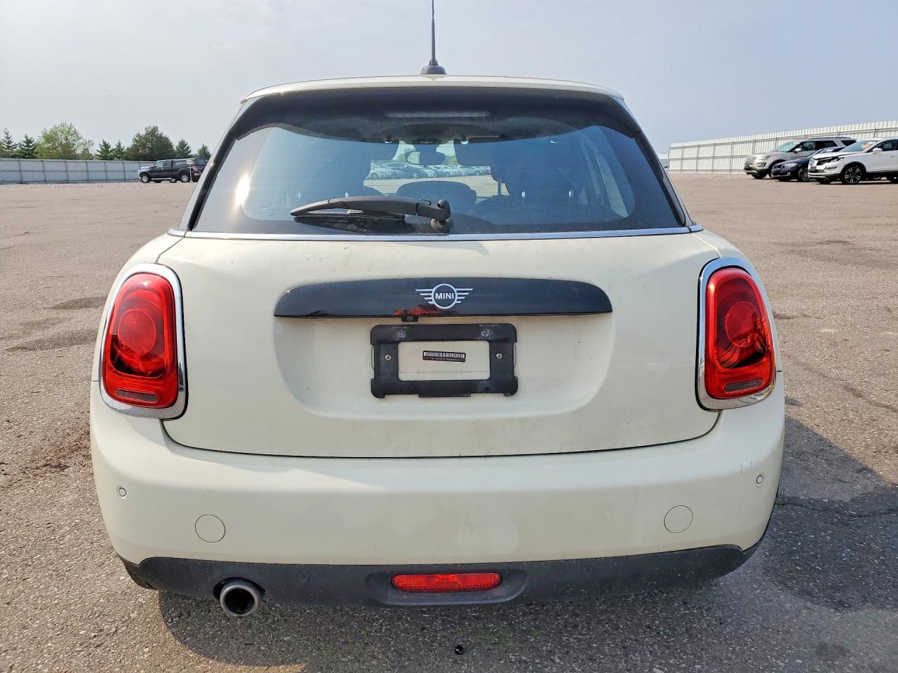 2021 Mini Cooper White vin: WMWXU7C01M2M98286