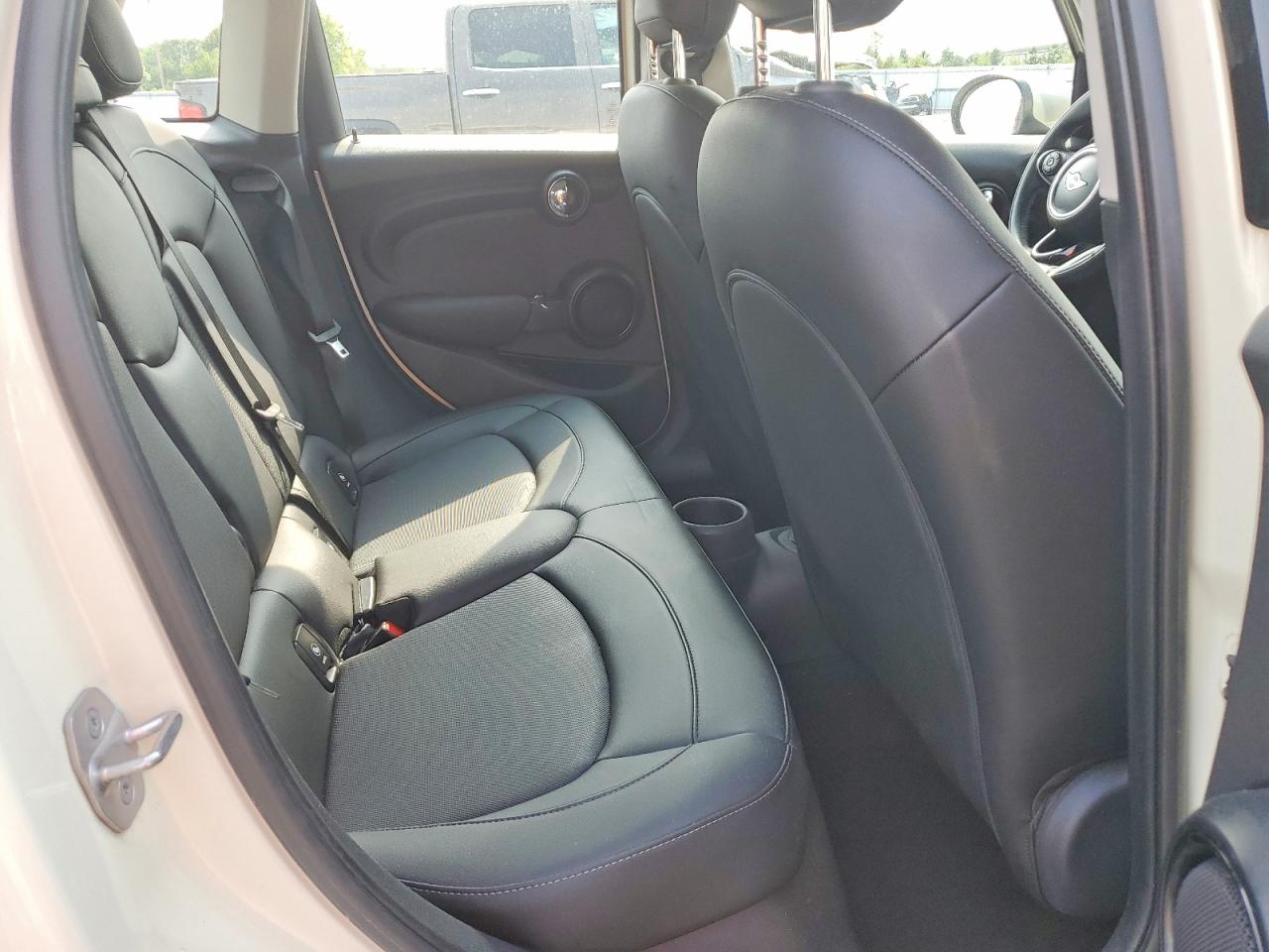 2021 Mini Cooper White vin: WMWXU7C01M2M98286