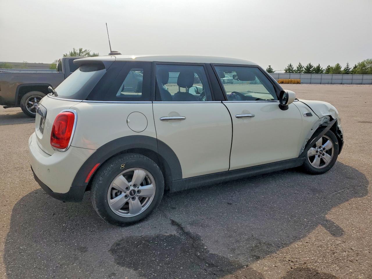 2021 Mini Cooper White vin: WMWXU7C01M2M98286