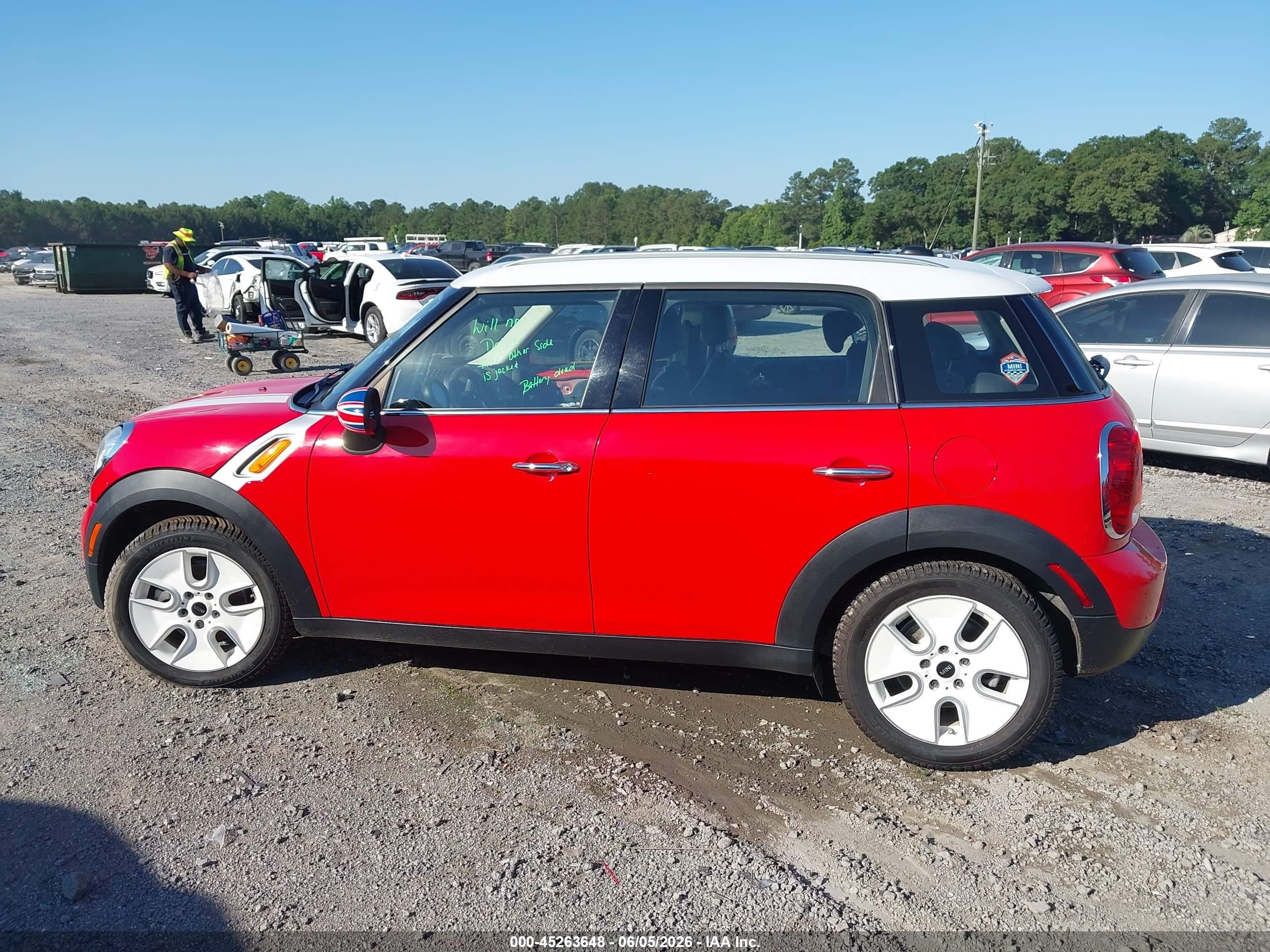 2012 Mini Cooper Countryman   Red vin: WMWZB3C50CWM04487