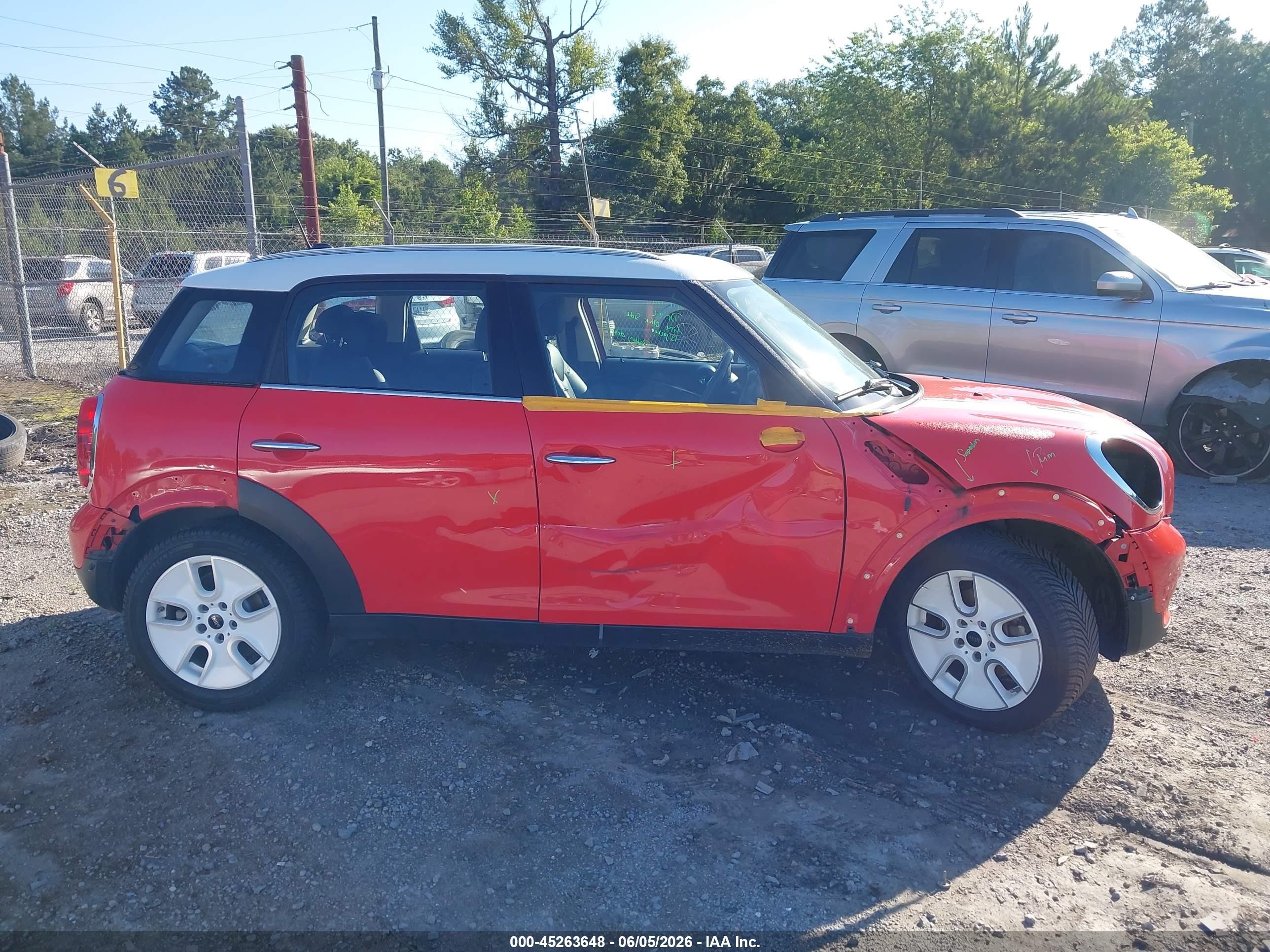 2012 Mini Cooper Countryman   Red vin: WMWZB3C50CWM04487