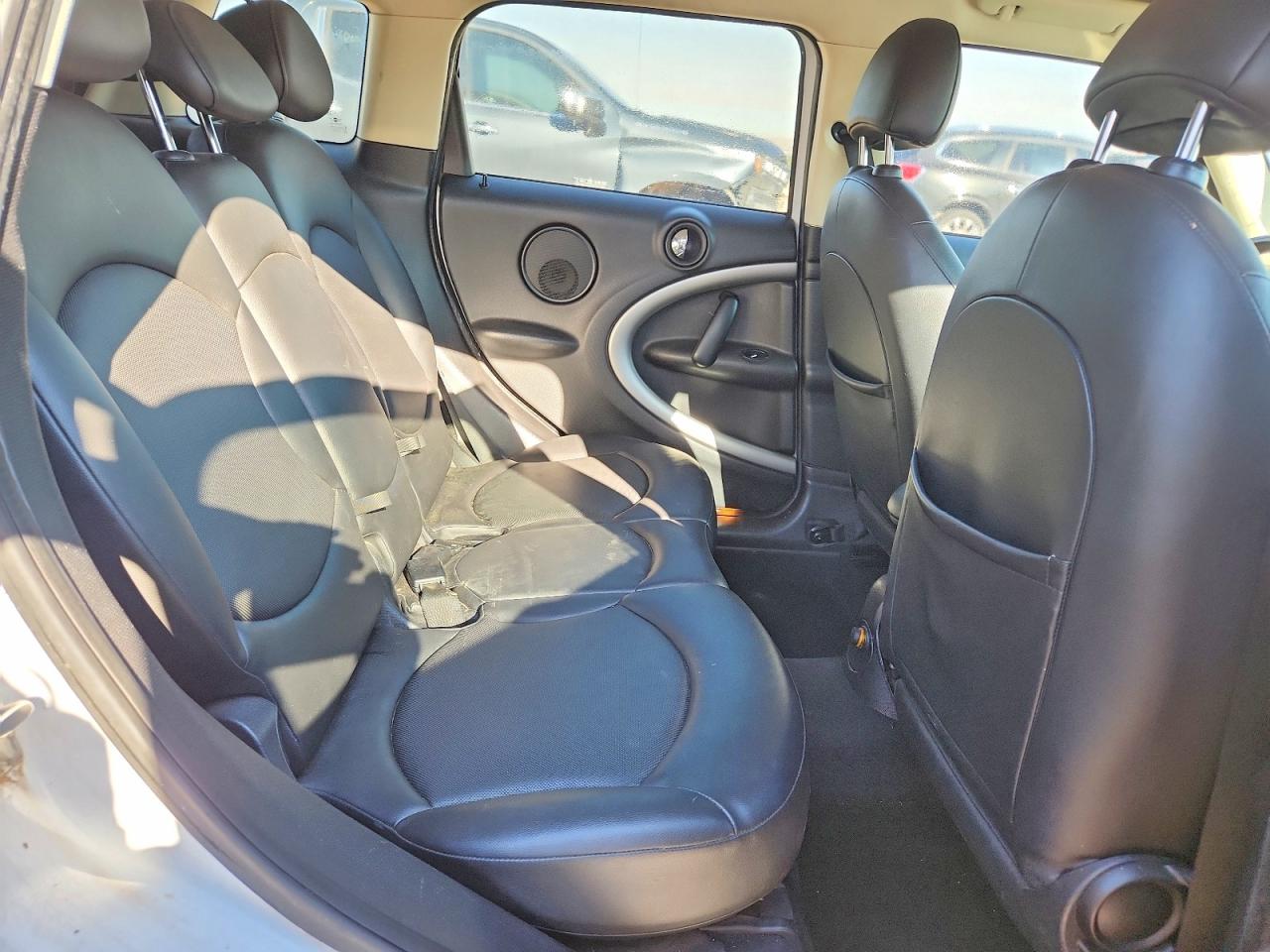 2012 Mini Cooper Countryman White vin: WMWZB3C50CWM06983