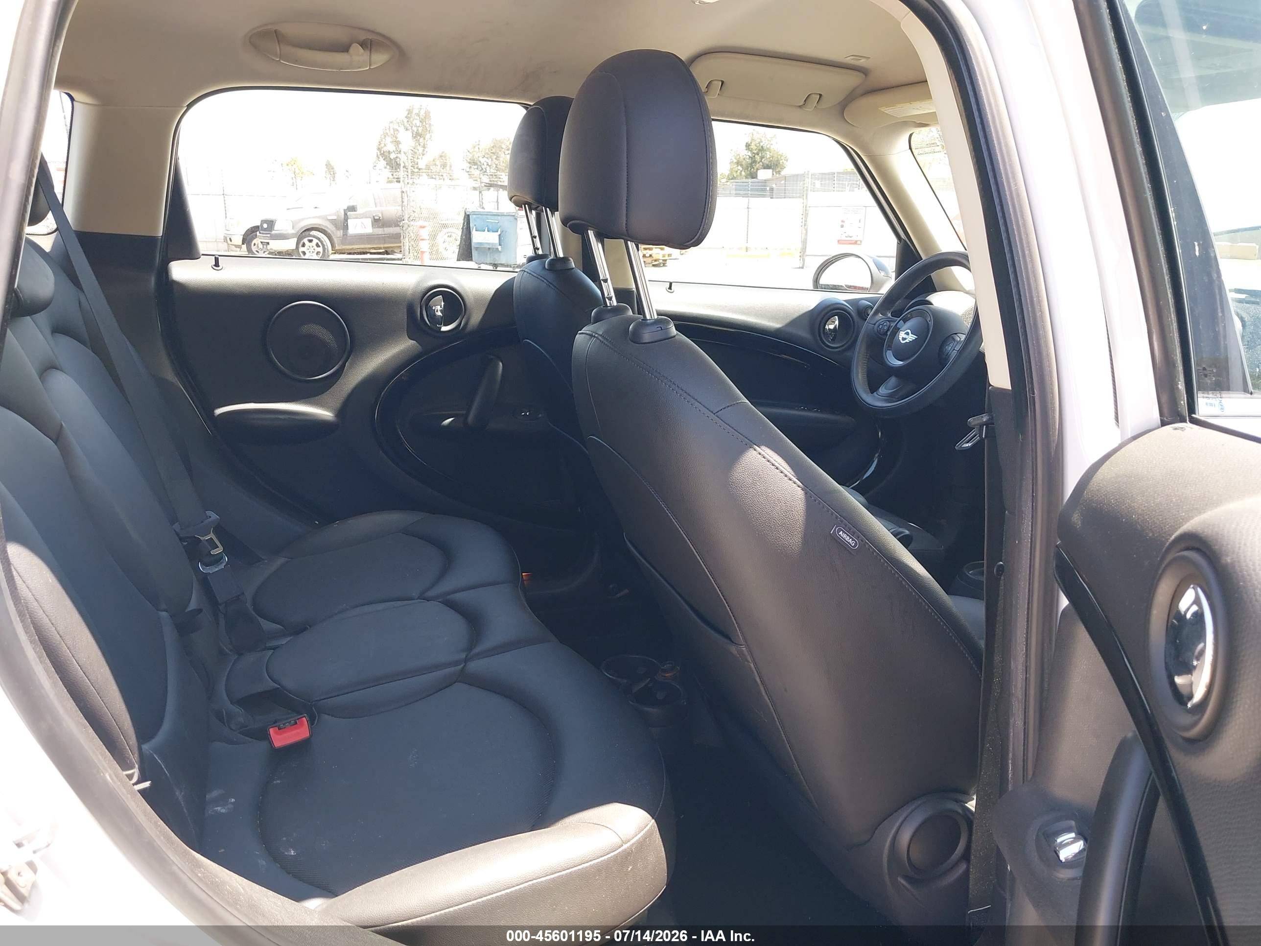 2014 Mini Countryman Cooper White vin: WMWZB3C50EWR38155