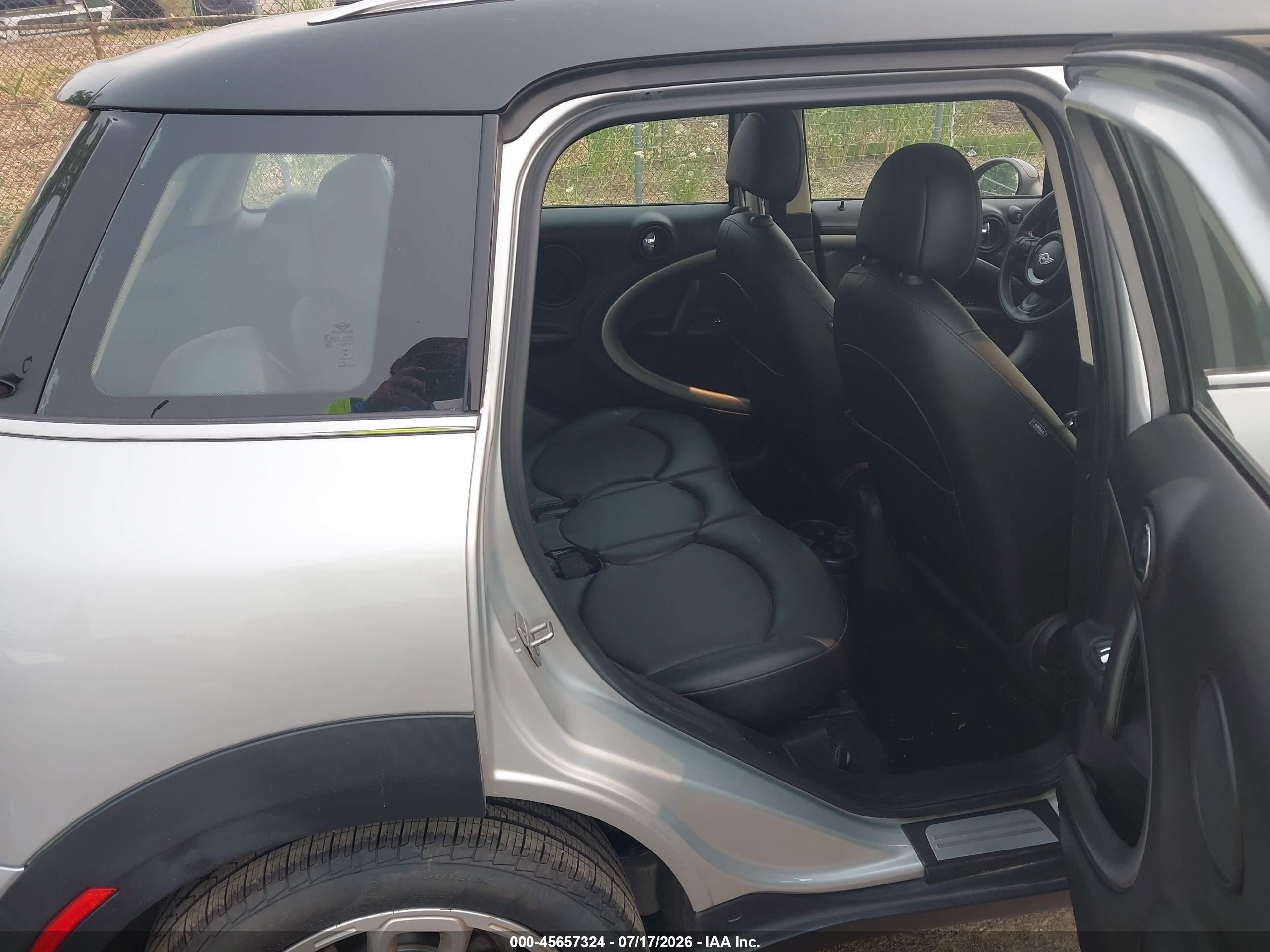 2015 Mini Countryman Cooper Silver vin: WMWZB3C51FWR46234