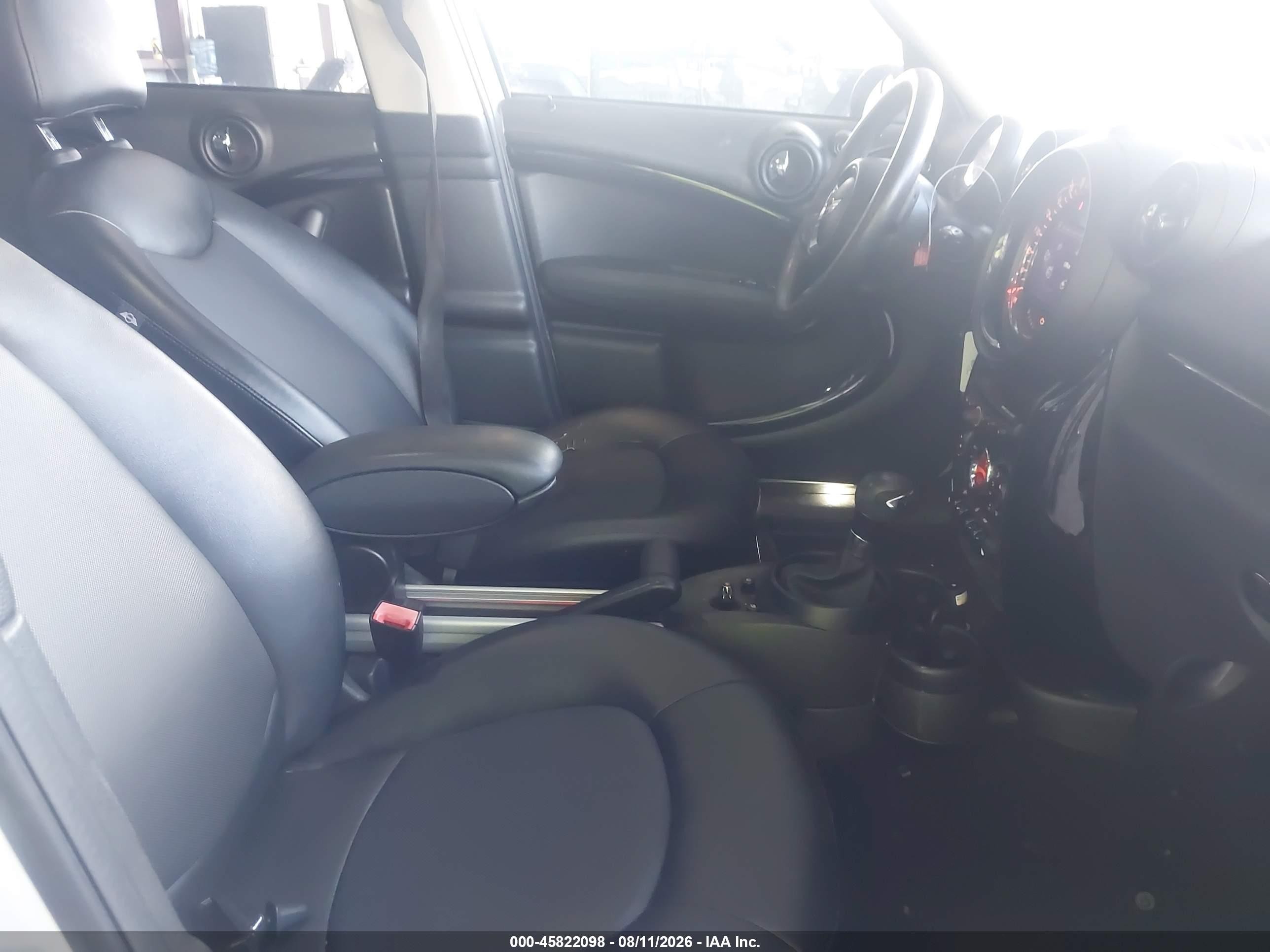 2016 Mini Countryman Cooper White vin: WMWZB3C51GWR49538