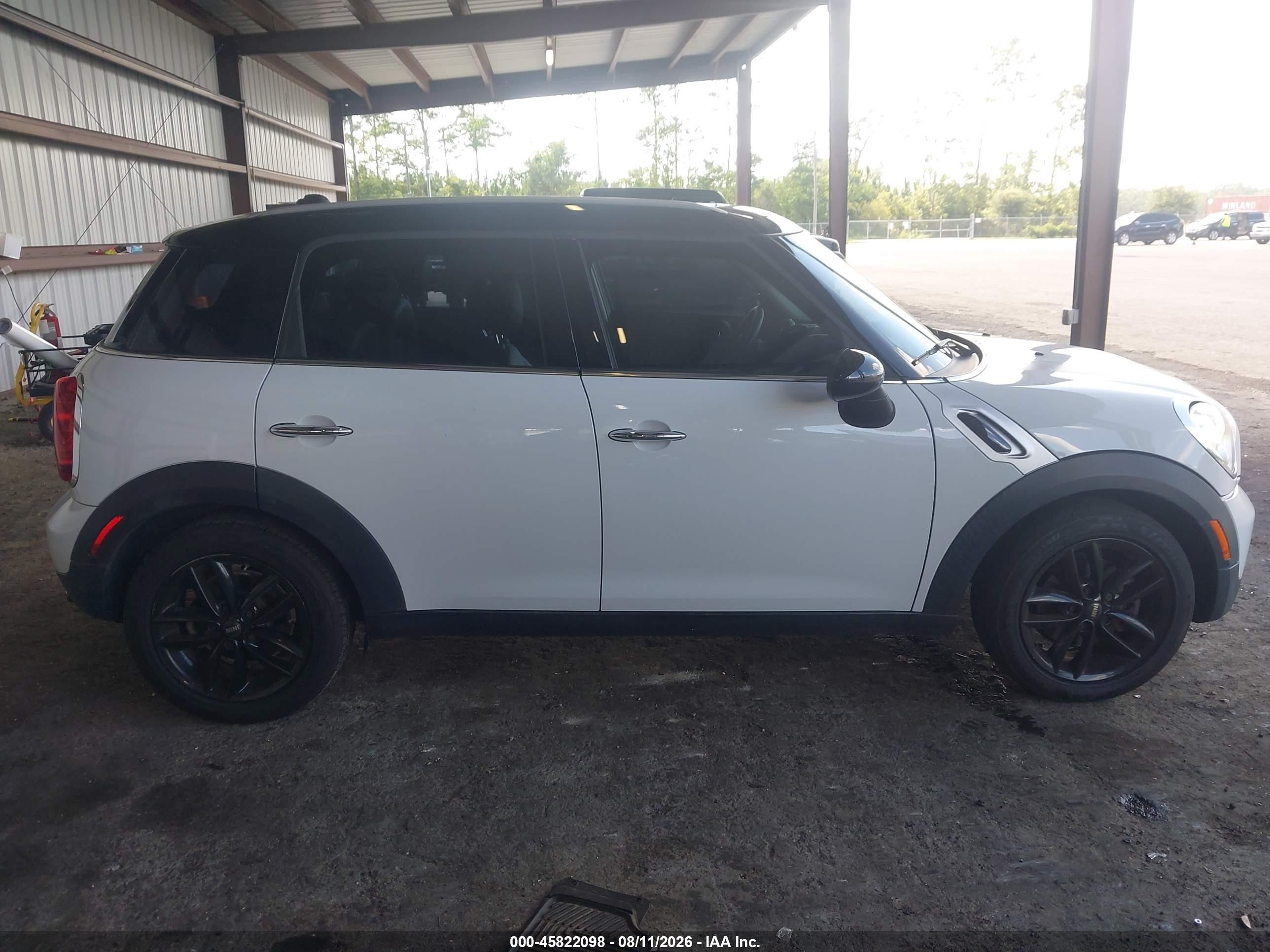 2016 Mini Countryman Cooper White vin: WMWZB3C51GWR49538