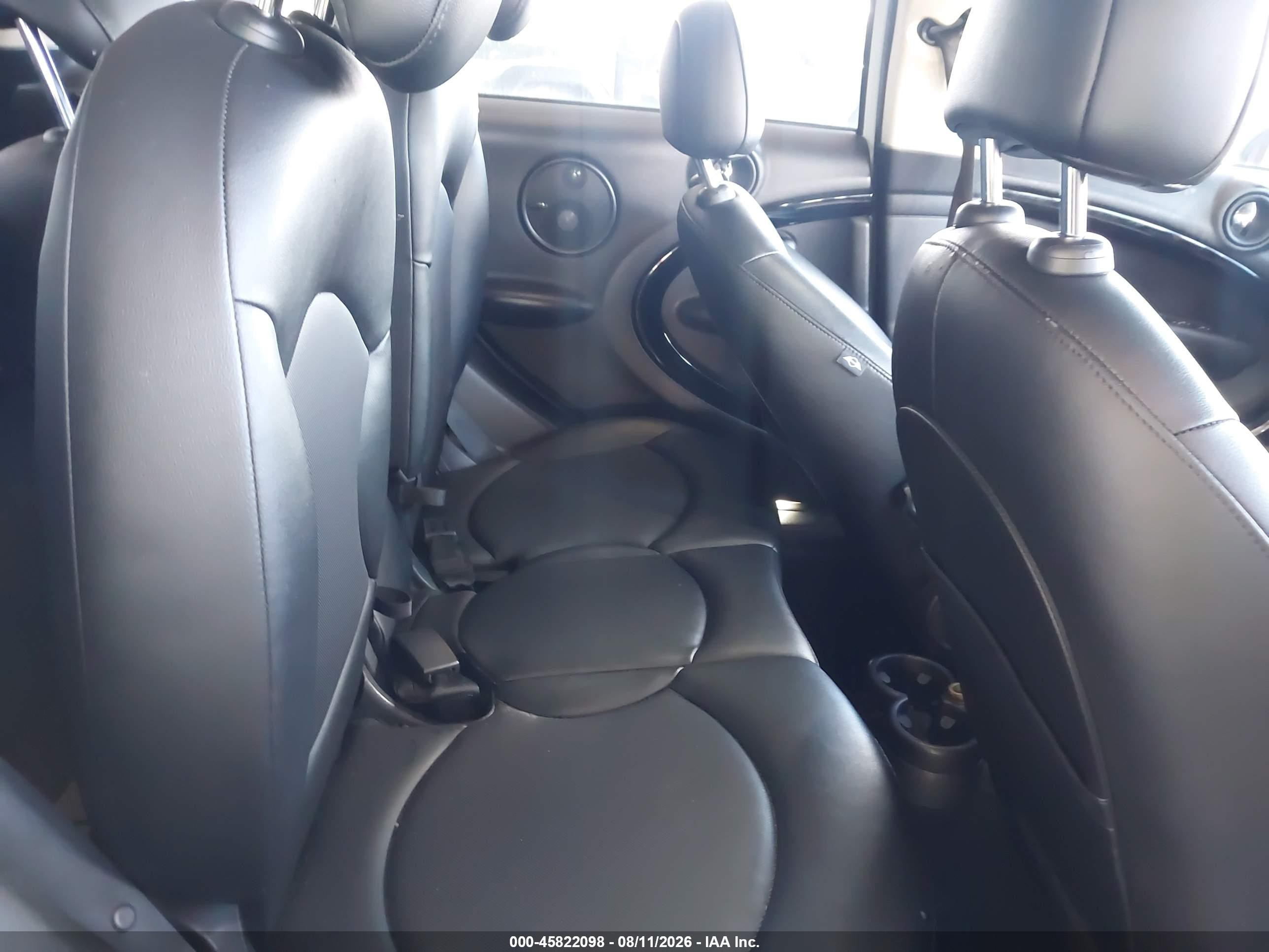 2016 Mini Countryman Cooper White vin: WMWZB3C51GWR49538