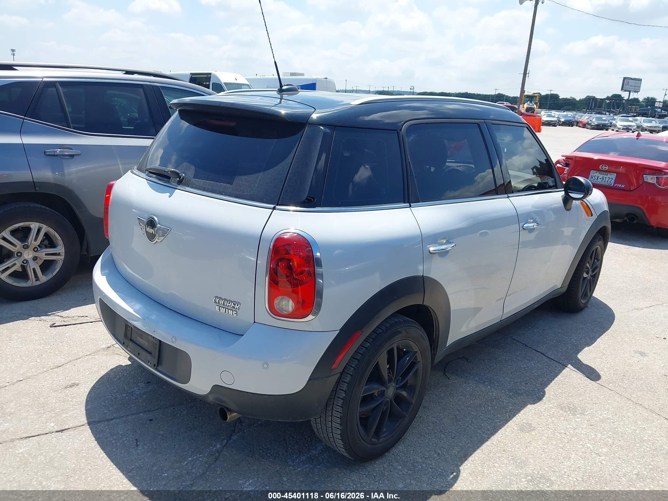 2012 Mini Cooper Countryman   White vin: WMWZB3C53CWM05343