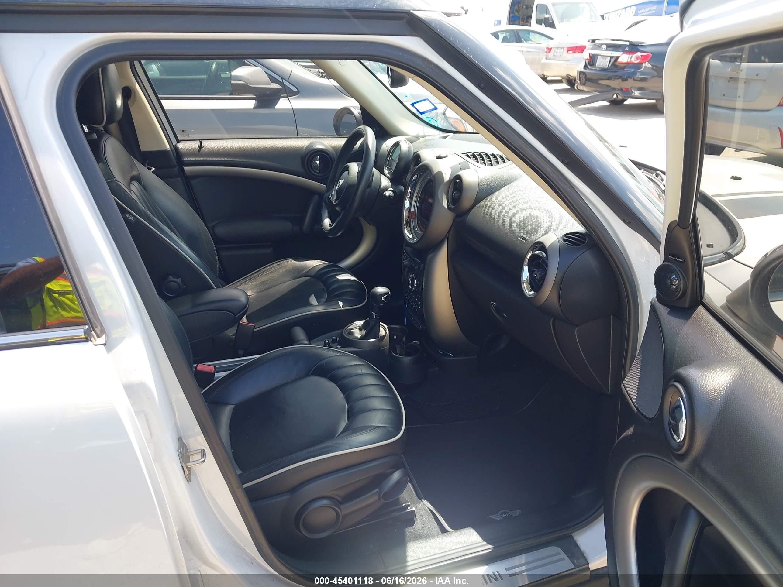 2012 Mini Cooper Countryman   White vin: WMWZB3C53CWM05343