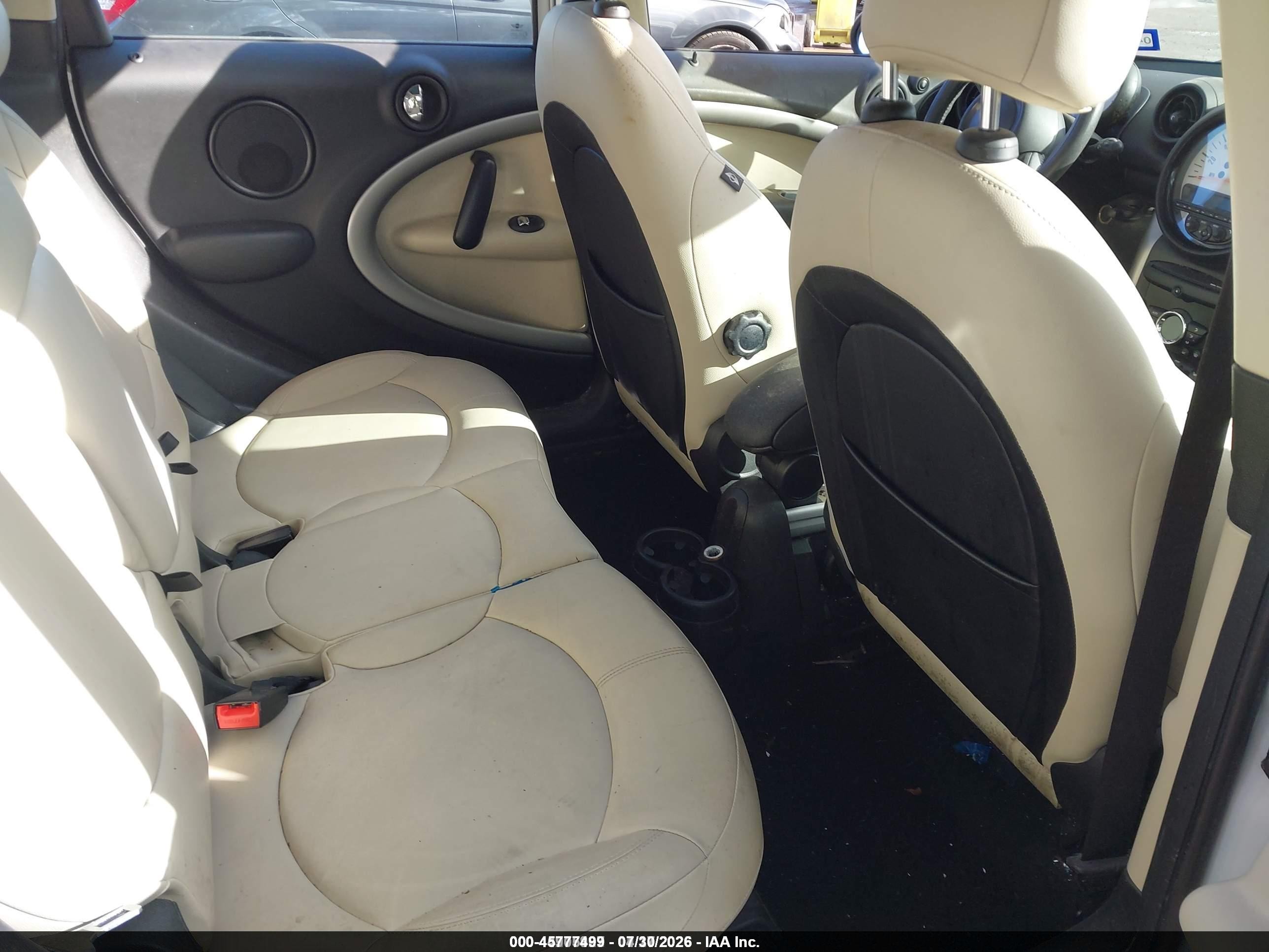 2014 Mini Countryman Cooper White vin: WMWZB3C53EWR40773