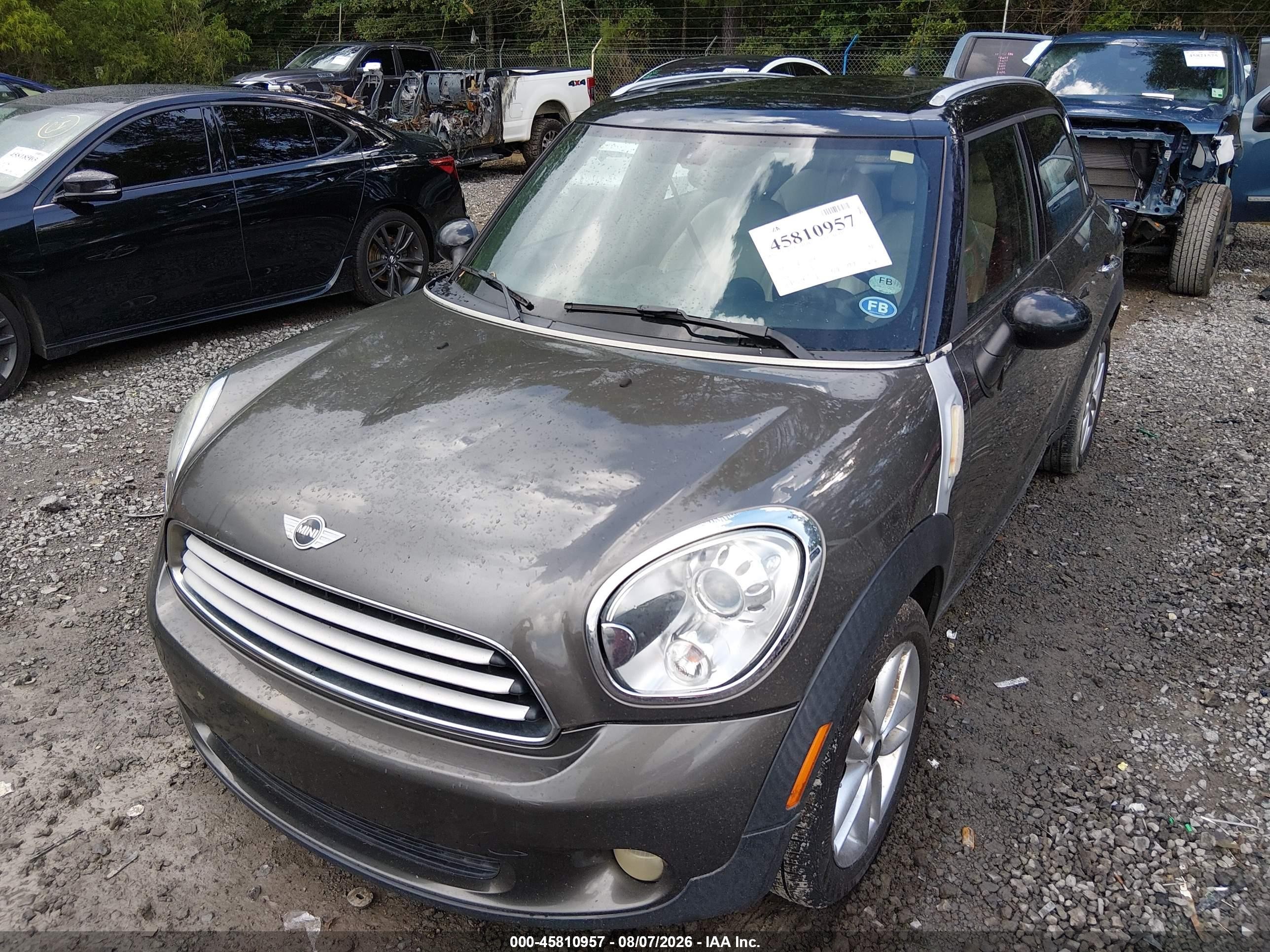 2011 Mini Cooper Countryman   Beige vin: WMWZB3C54BWM01333