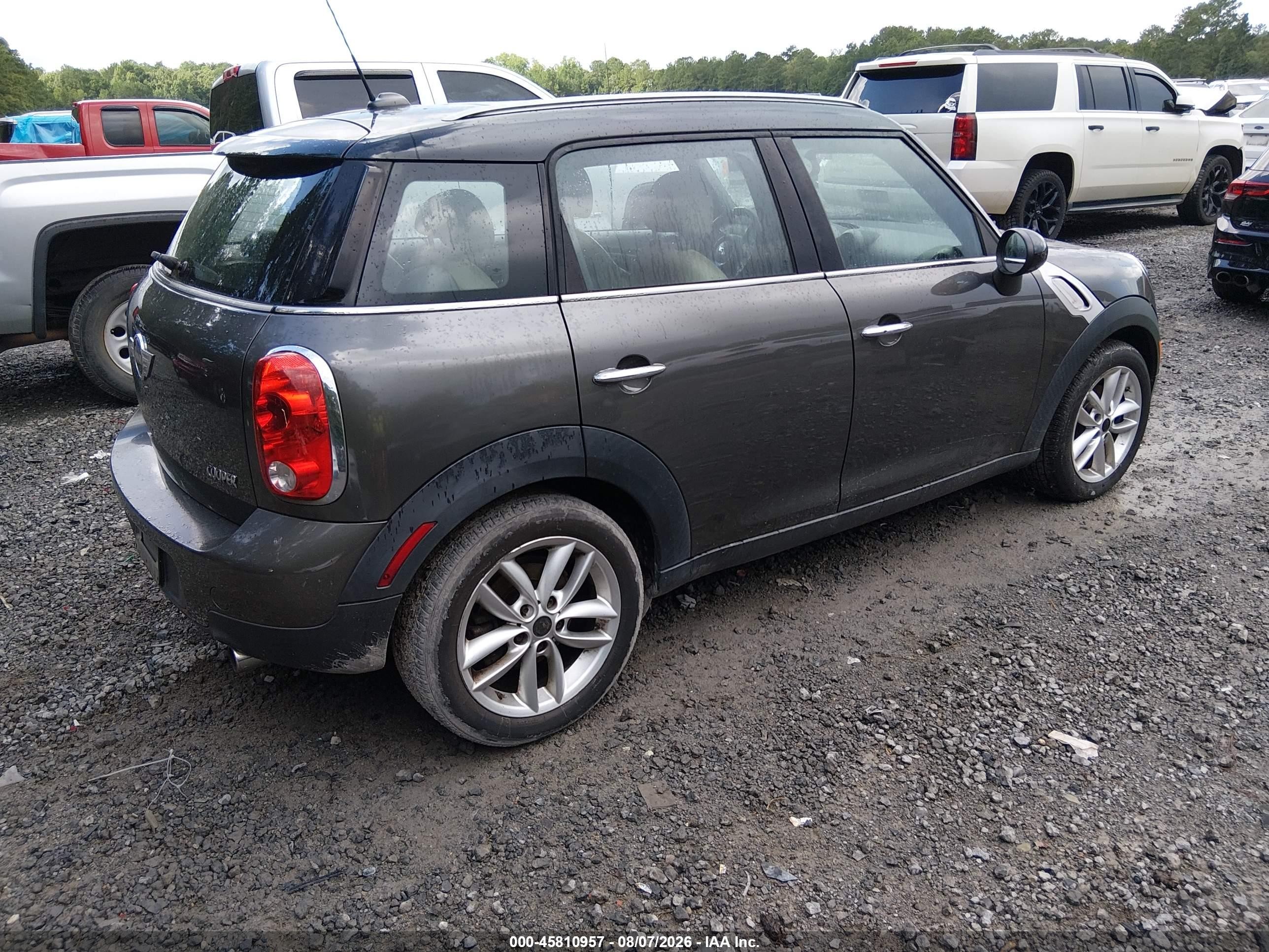 2011 Mini Cooper Countryman   Beige vin: WMWZB3C54BWM01333