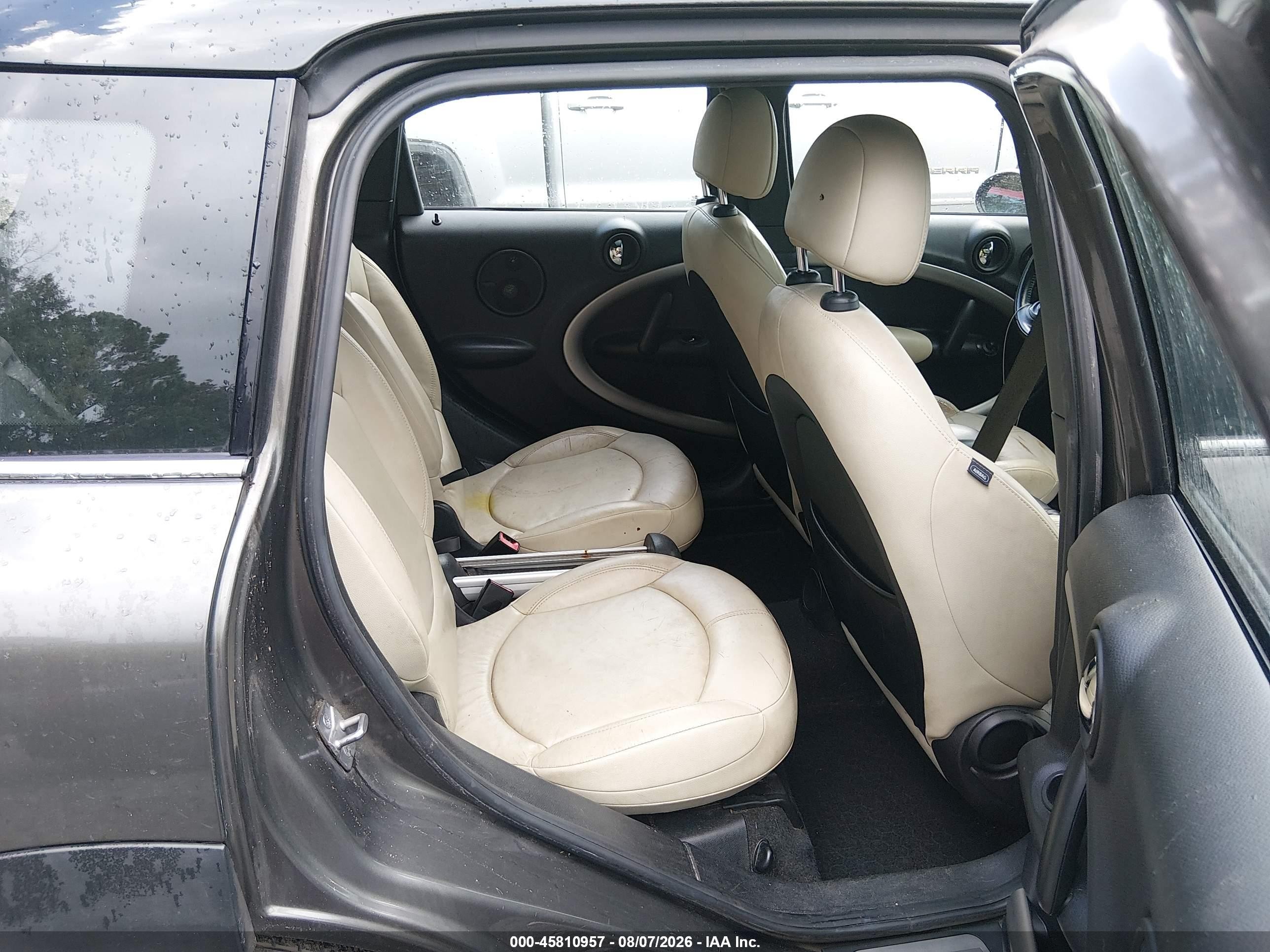 2011 Mini Cooper Countryman   Beige vin: WMWZB3C54BWM01333