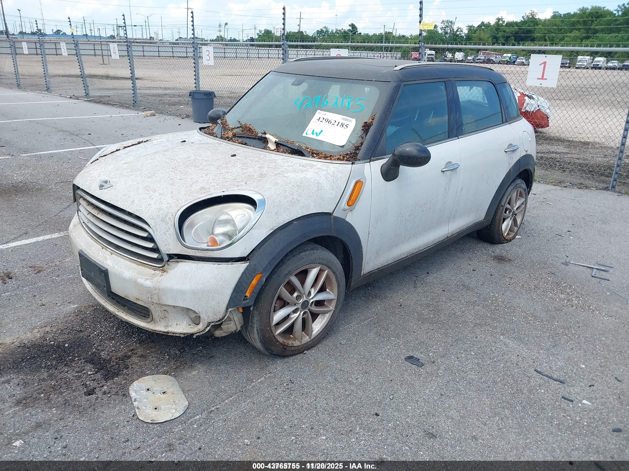 2012 Mini Cooper Countryman   White vin: WMWZB3C54CWM05948