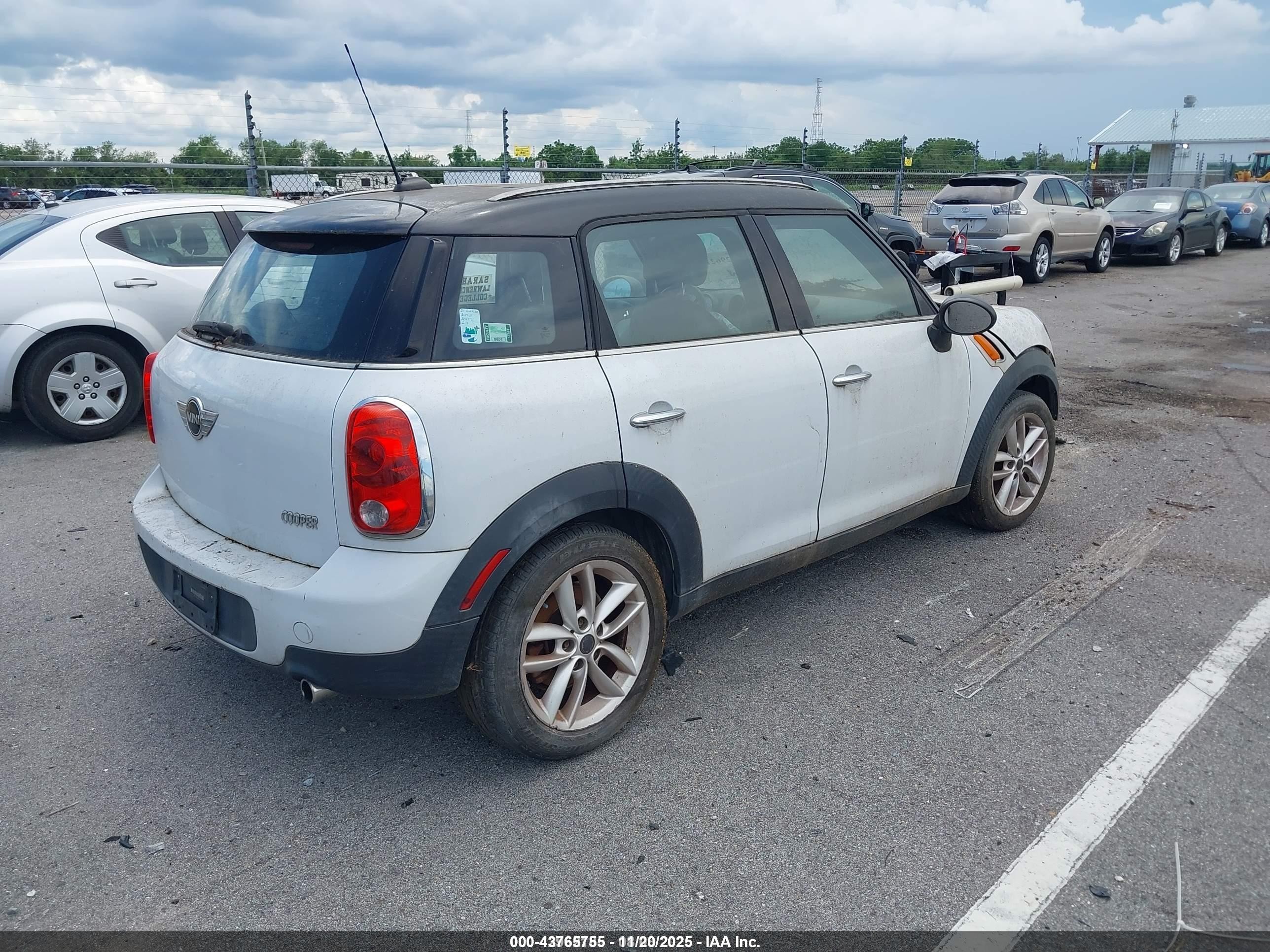 2012 Mini Cooper Countryman   White vin: WMWZB3C54CWM05948