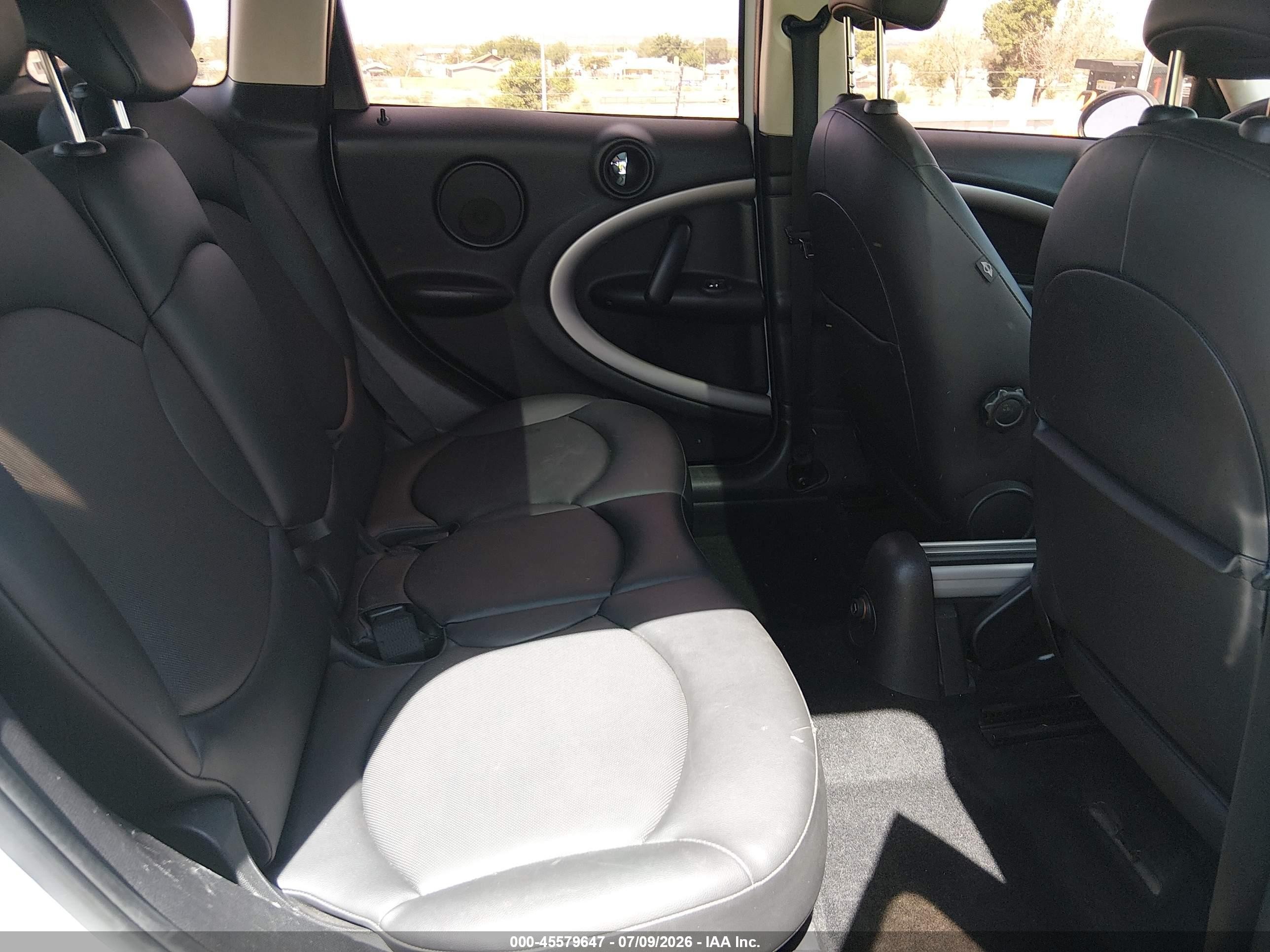 2013 Mini Countryman Cooper White vin: WMWZB3C54DWM07040
