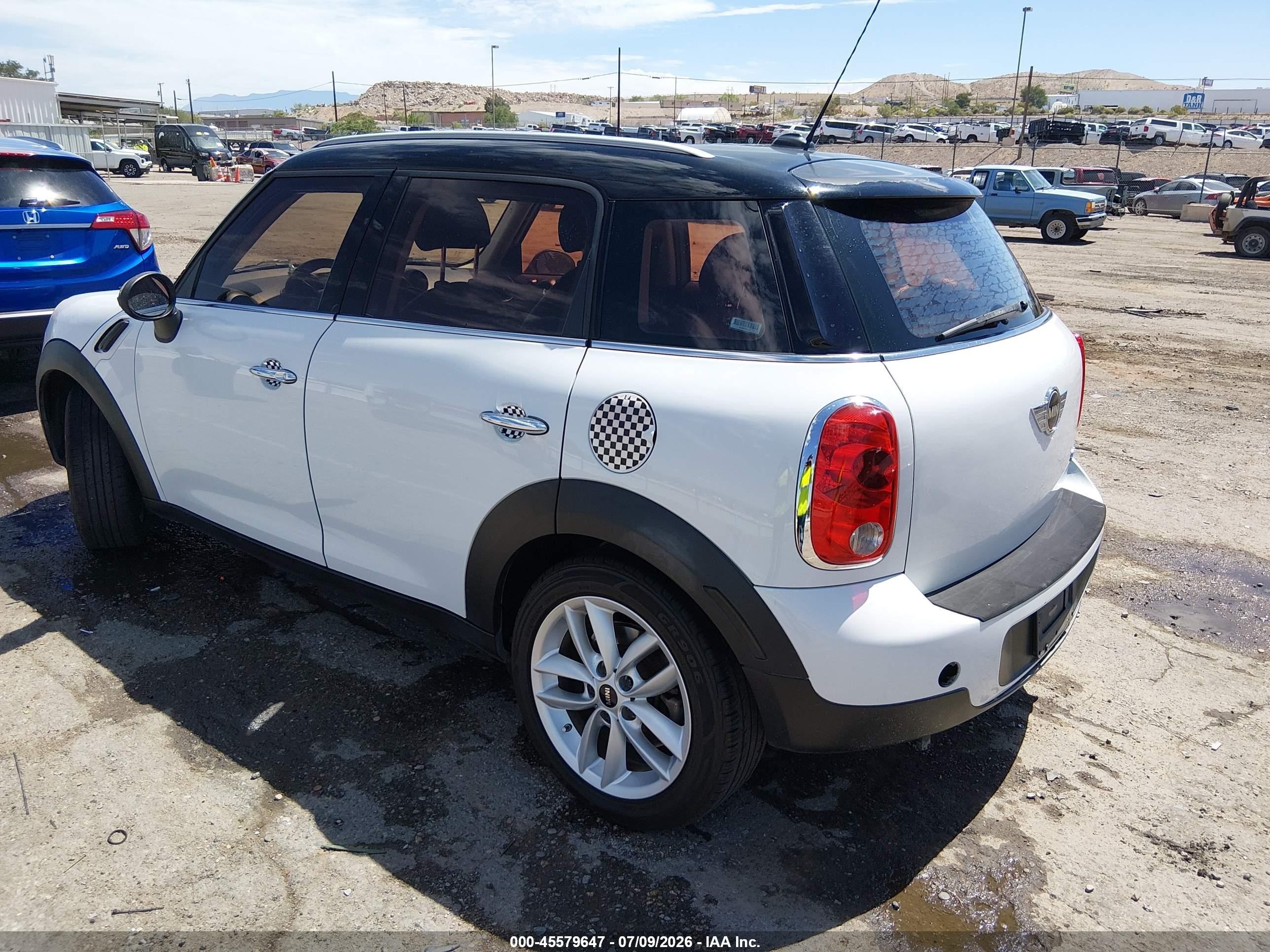 2013 Mini Countryman Cooper White vin: WMWZB3C54DWM07040