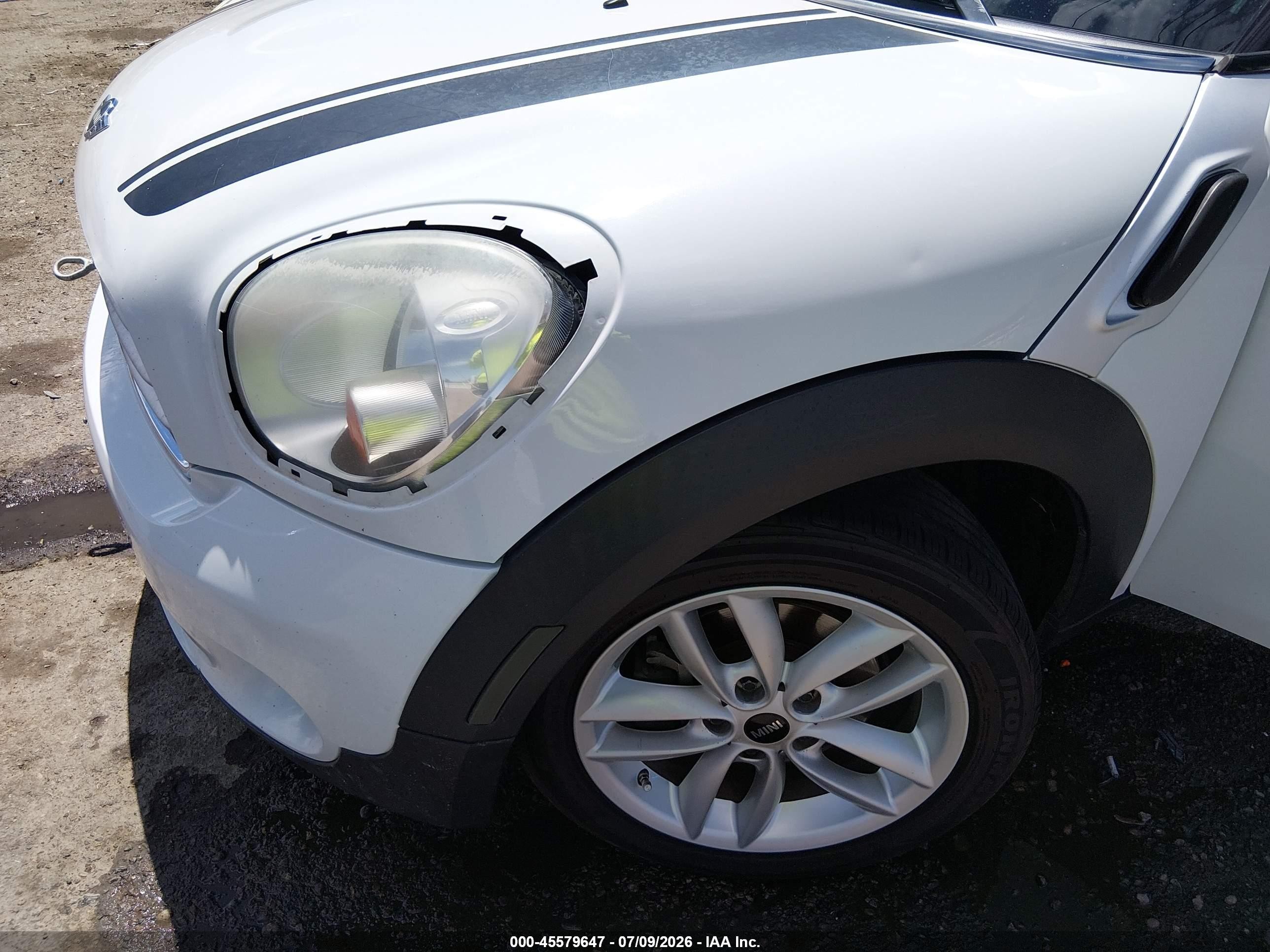 2013 Mini Countryman Cooper White vin: WMWZB3C54DWM07040