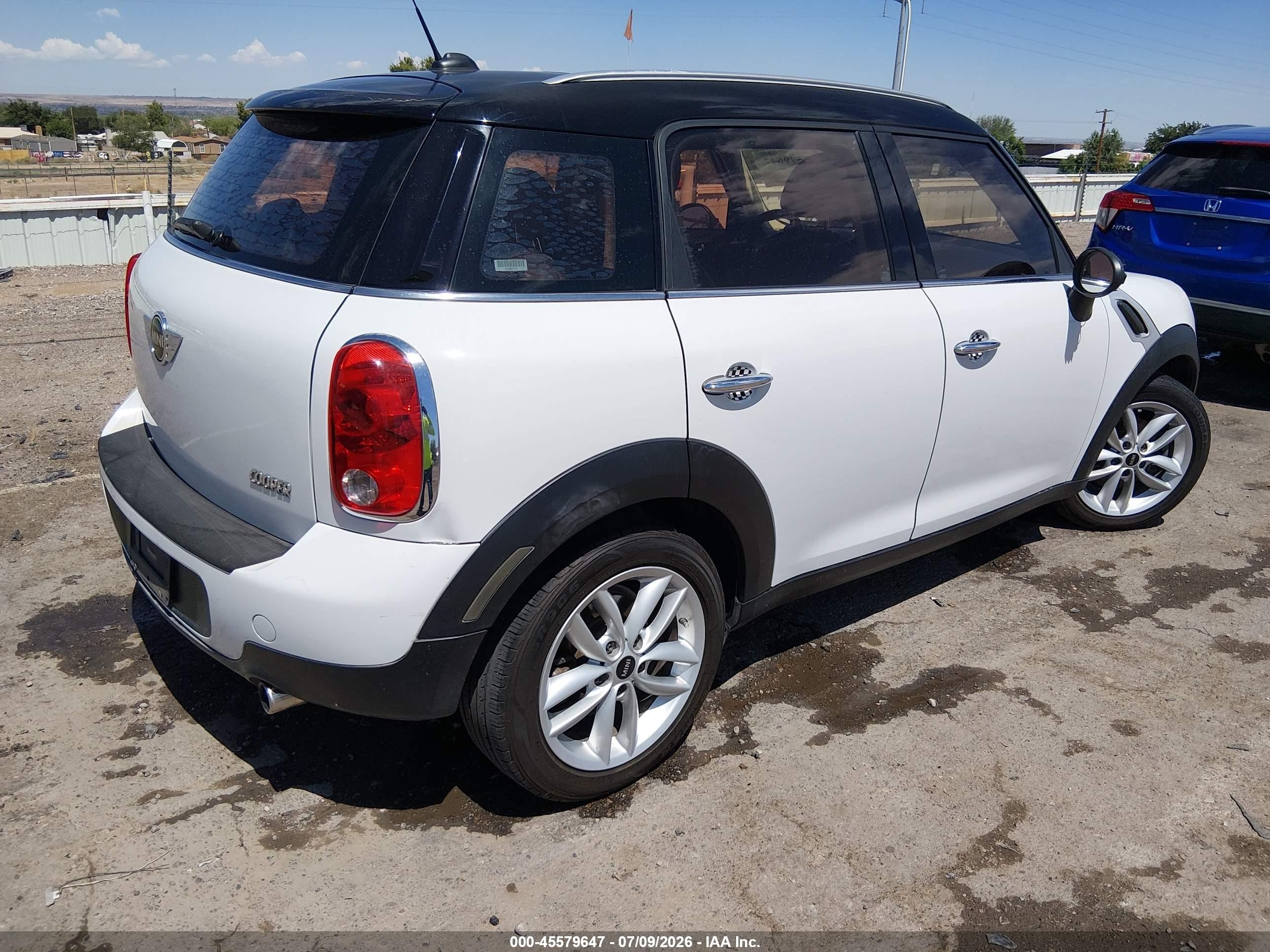 2013 Mini Countryman Cooper White vin: WMWZB3C54DWM07040