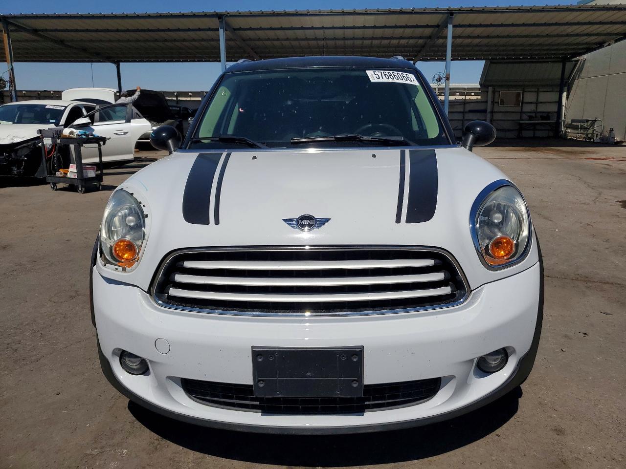 2014 Mini Cooper Countryman White vin: WMWZB3C54EWR39311