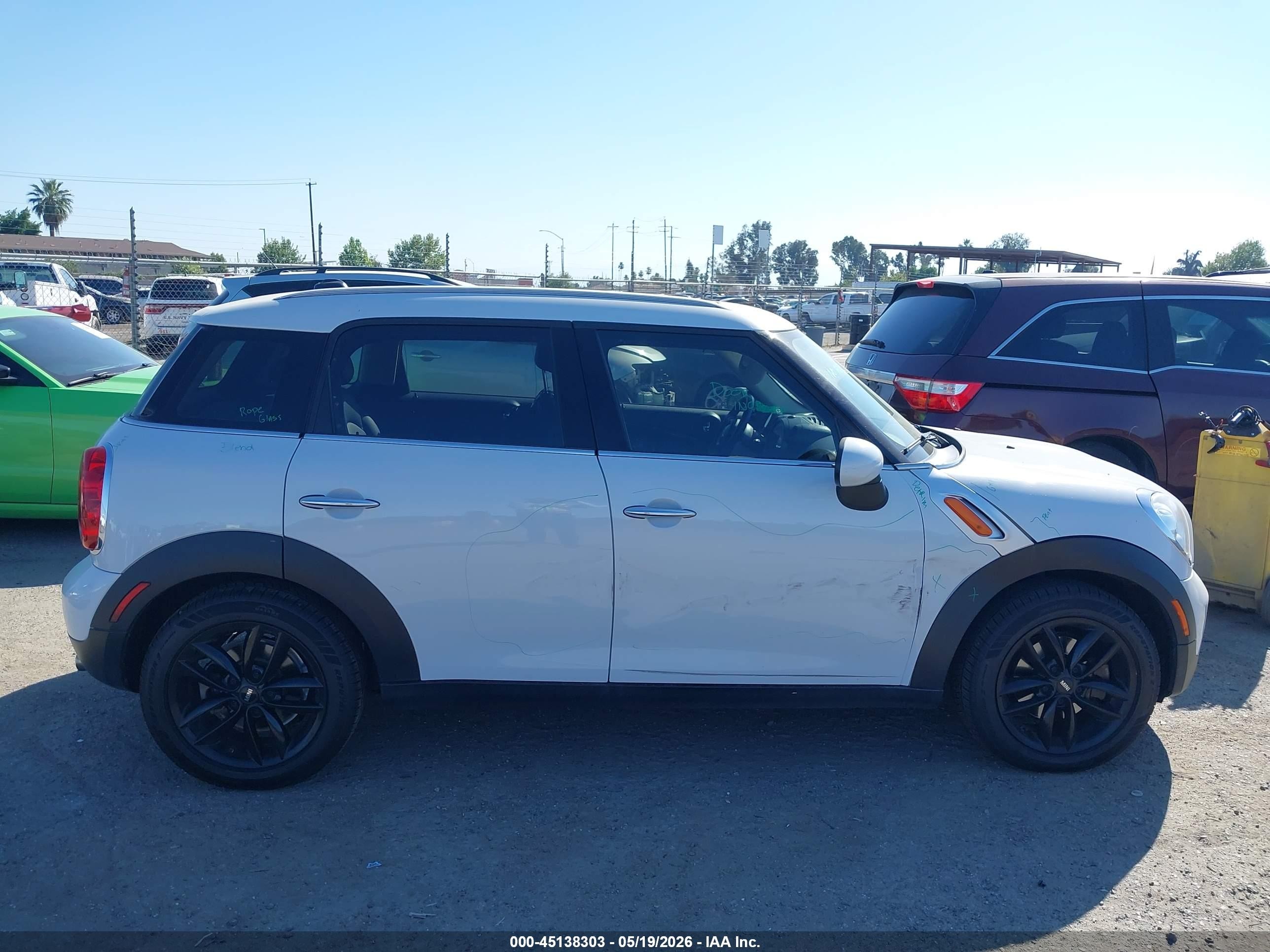 2013 Mini Countryman Cooper Белый vin: WMWZB3C55DWR35475