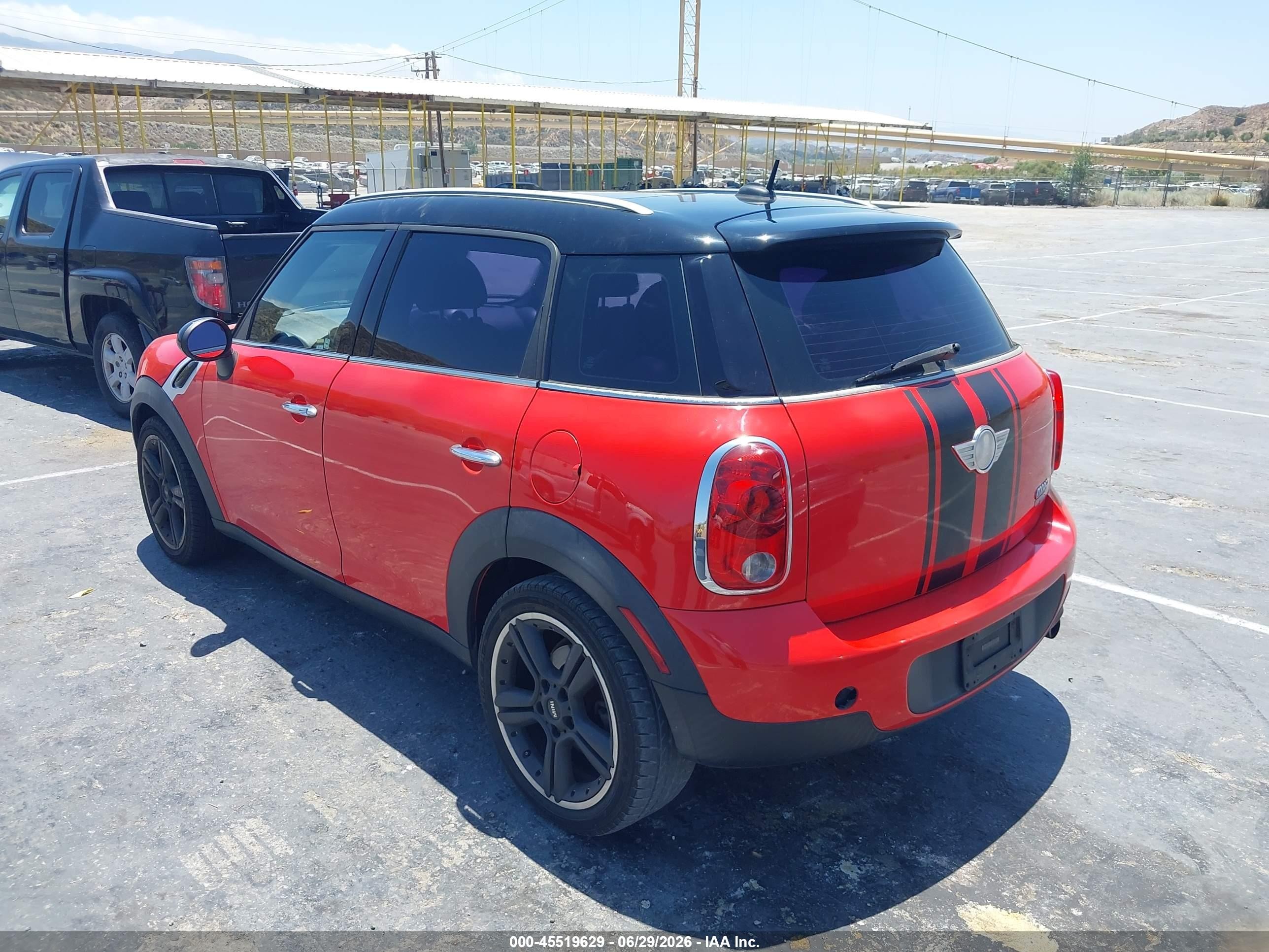 2011 Mini Cooper Countryman   Red vin: WMWZB3C56BWH94528