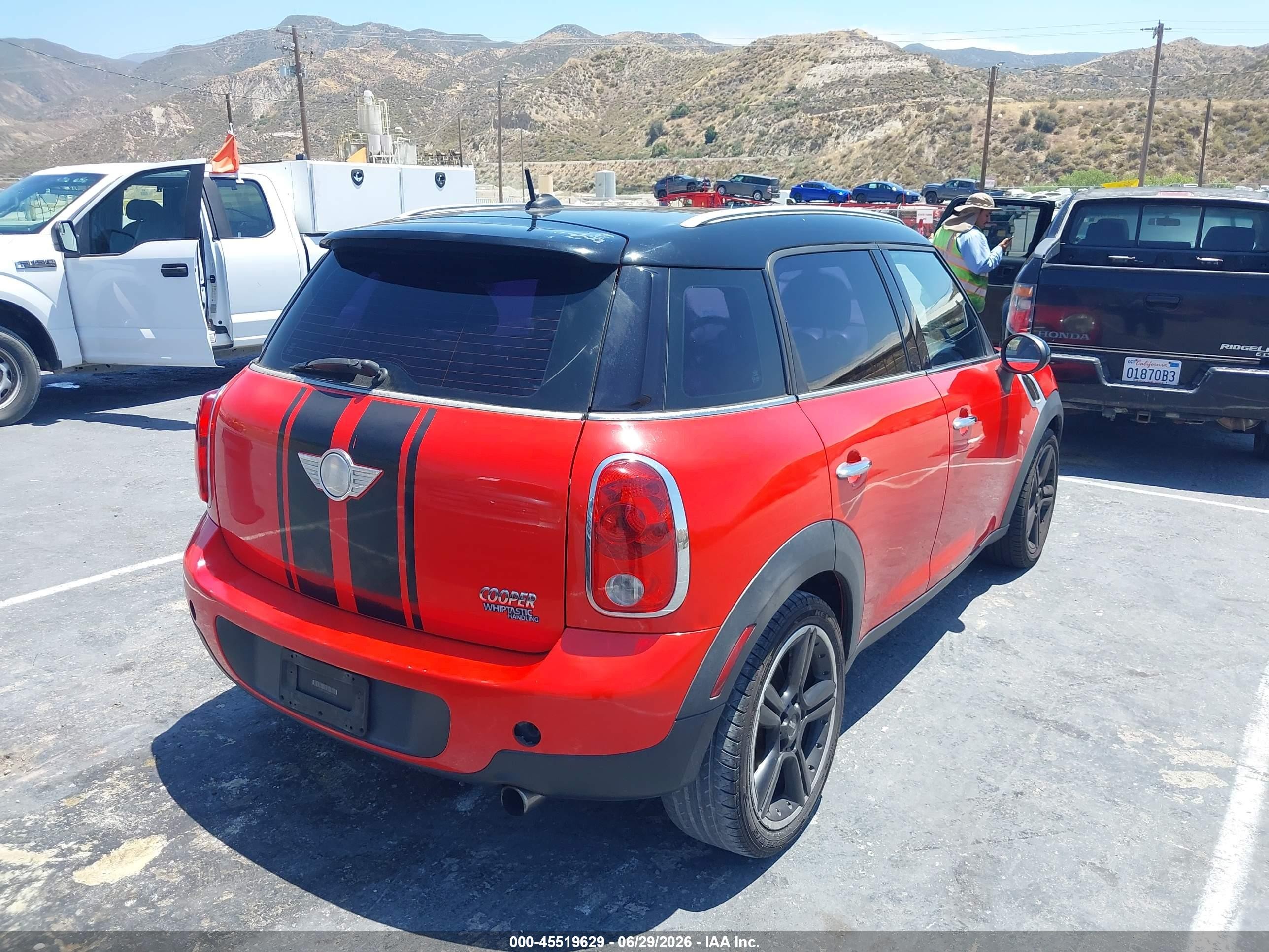 2011 Mini Cooper Countryman   Red vin: WMWZB3C56BWH94528