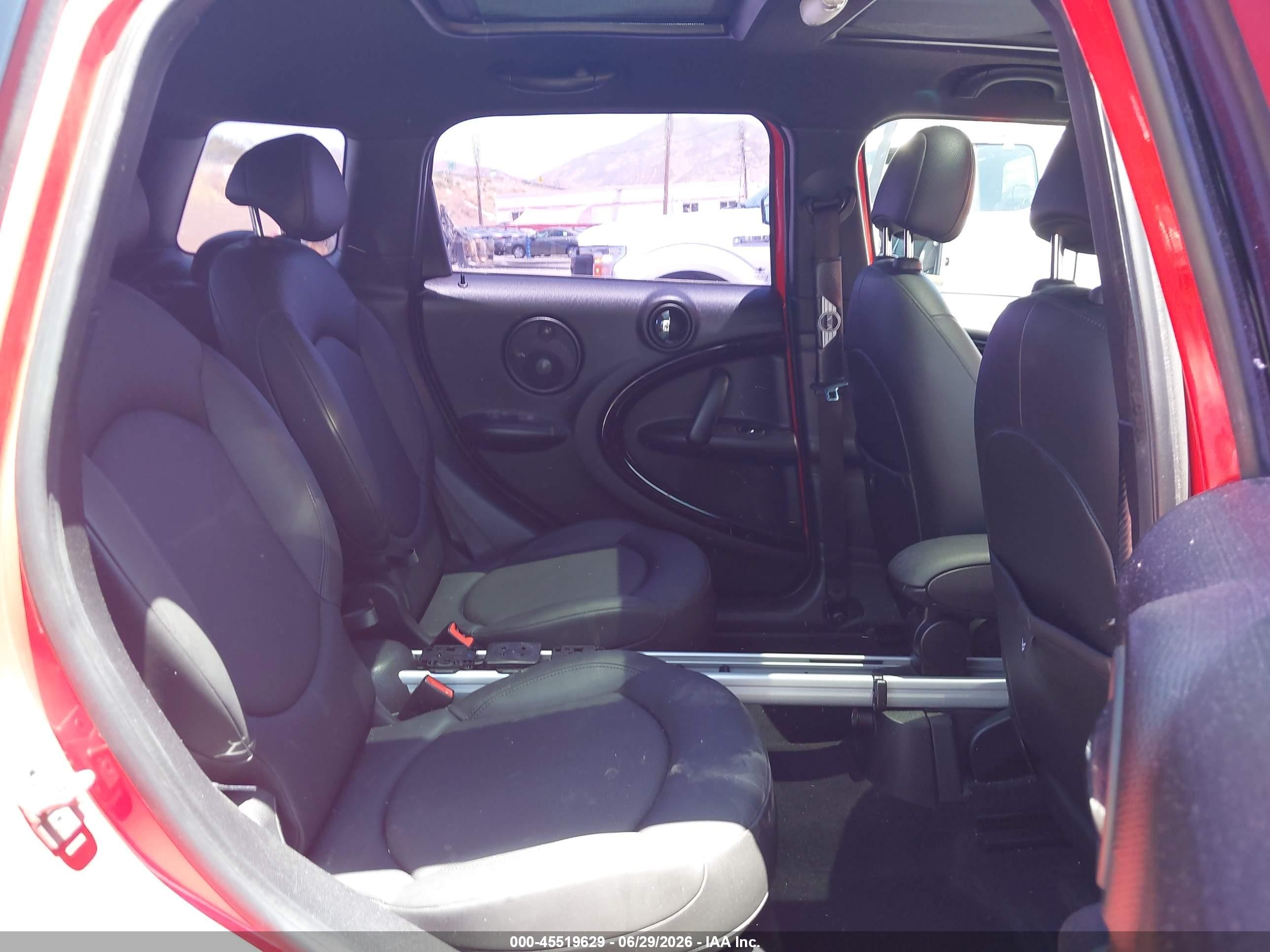 2011 Mini Cooper Countryman   Red vin: WMWZB3C56BWH94528