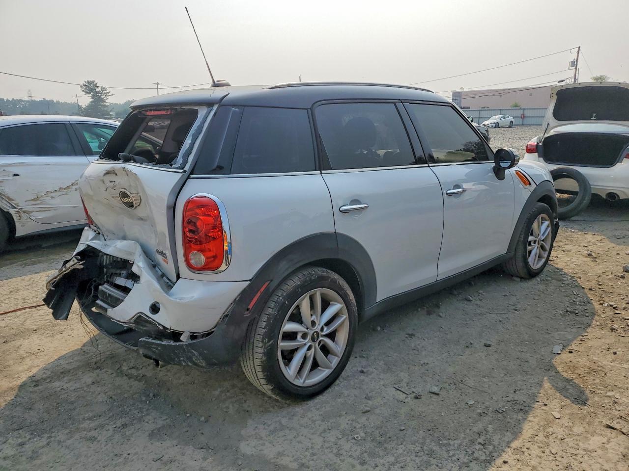 2011 Mini Cooper Countryman White vin: WMWZB3C56BWM29294
