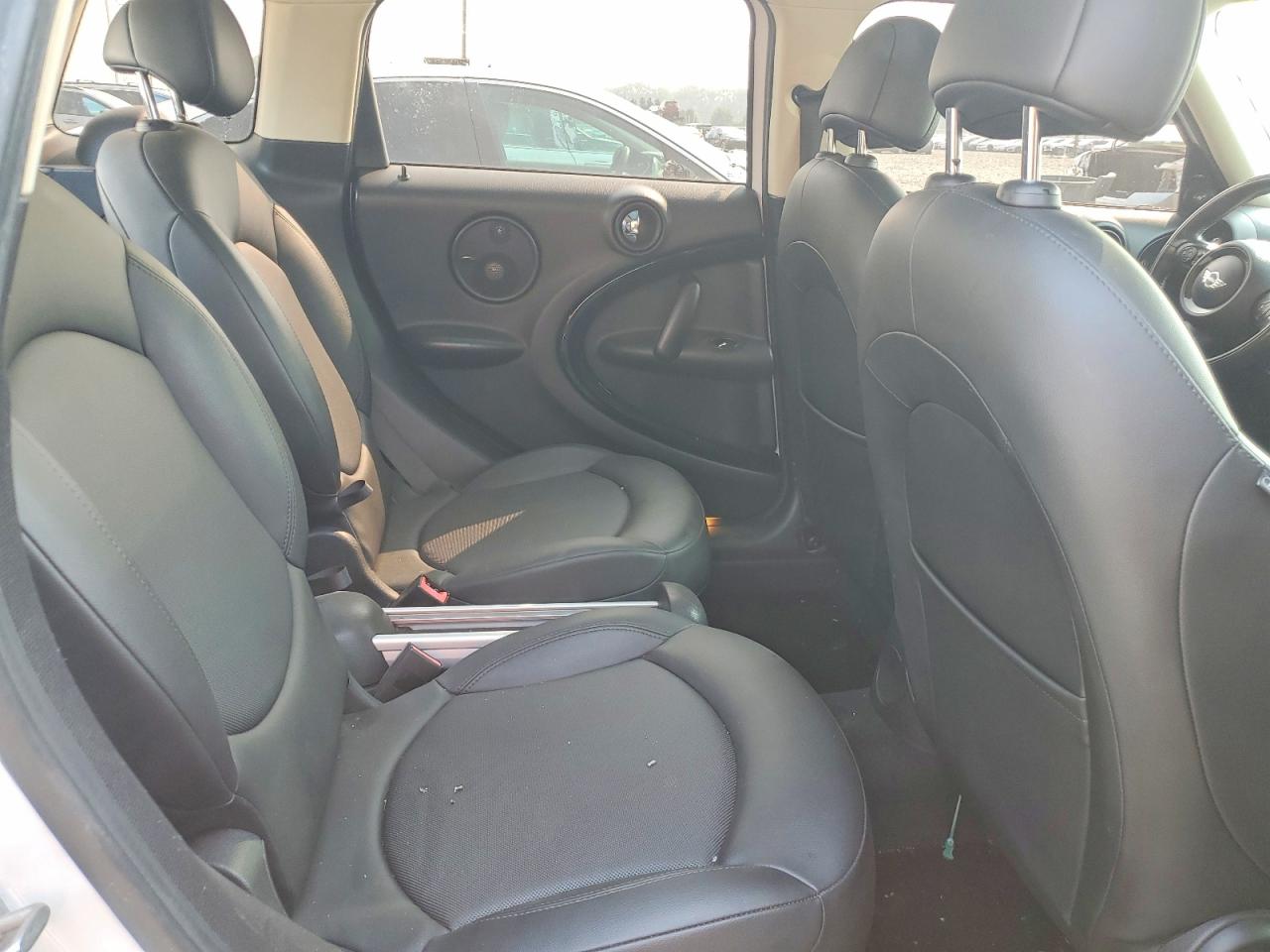2011 Mini Cooper Countryman White vin: WMWZB3C56BWM29294