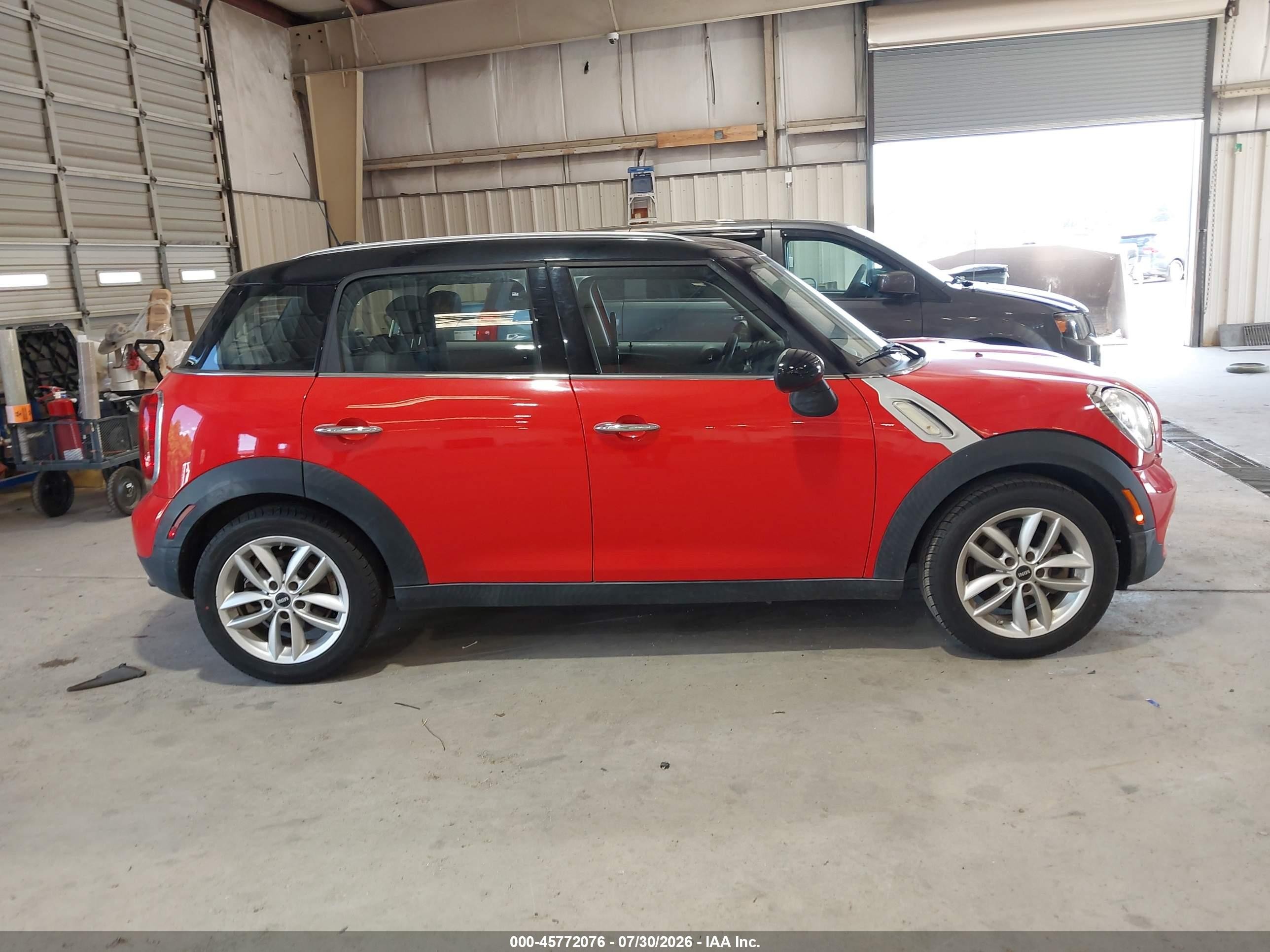 2012 Mini Cooper Countryman   Red vin: WMWZB3C56CWM03070