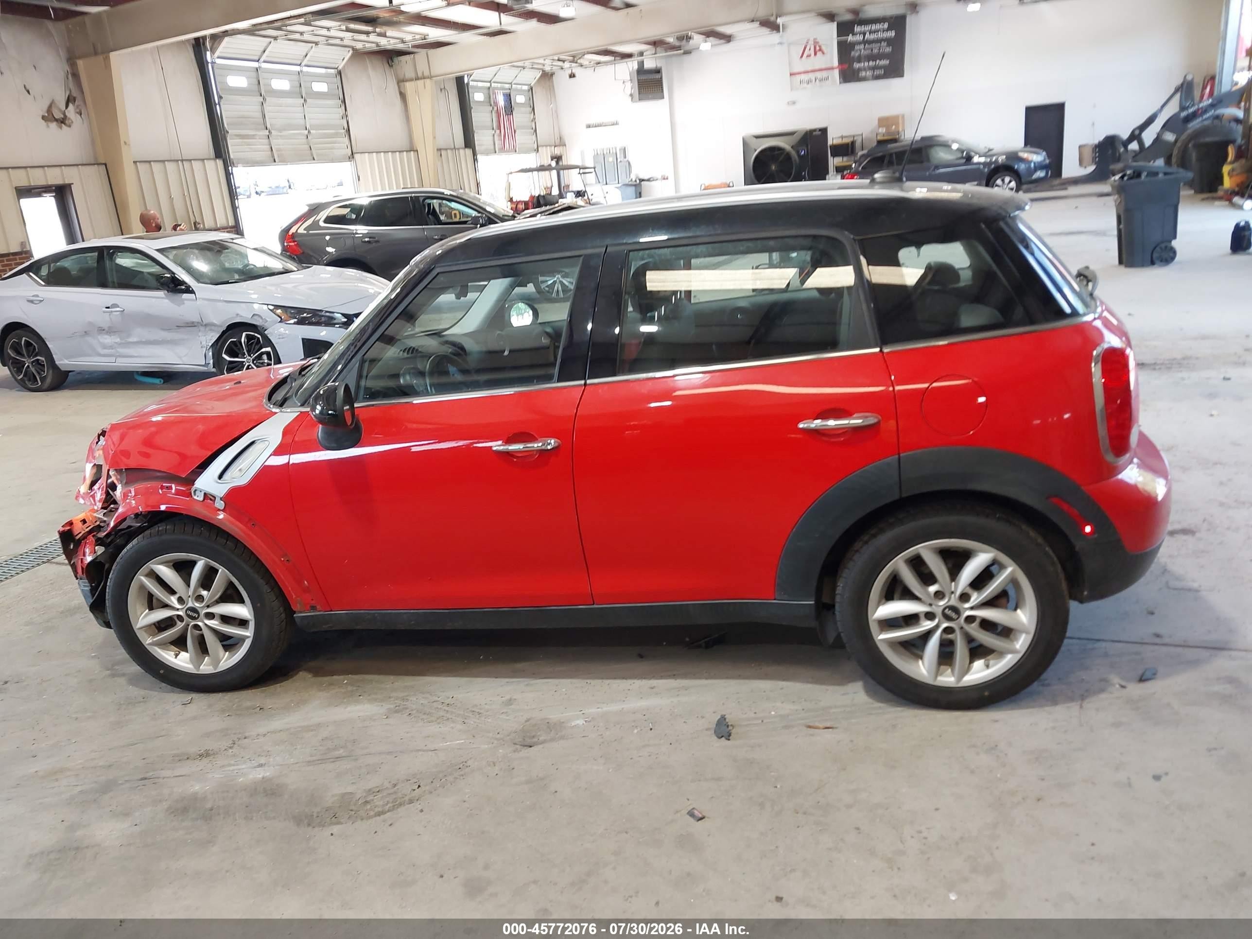 2012 Mini Cooper Countryman   Red vin: WMWZB3C56CWM03070
