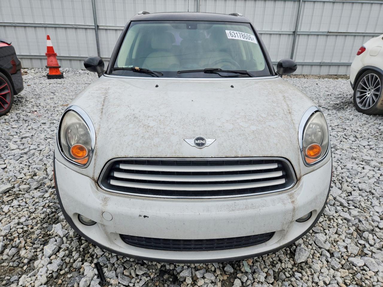 2014 Mini Cooper Countryman White vin: WMWZB3C56EWR40220