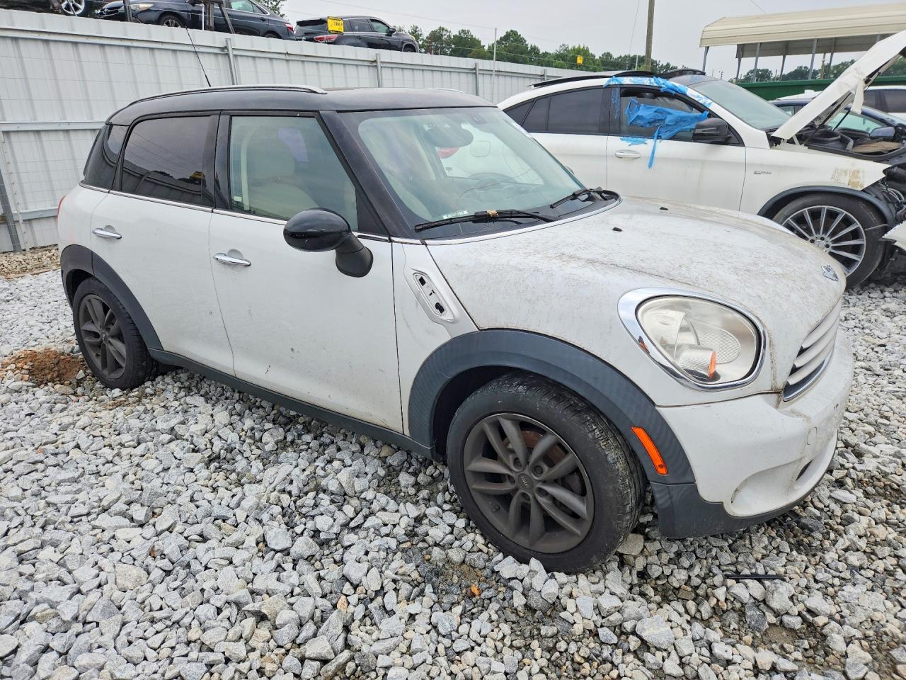 2014 Mini Cooper Countryman White vin: WMWZB3C56EWR40220