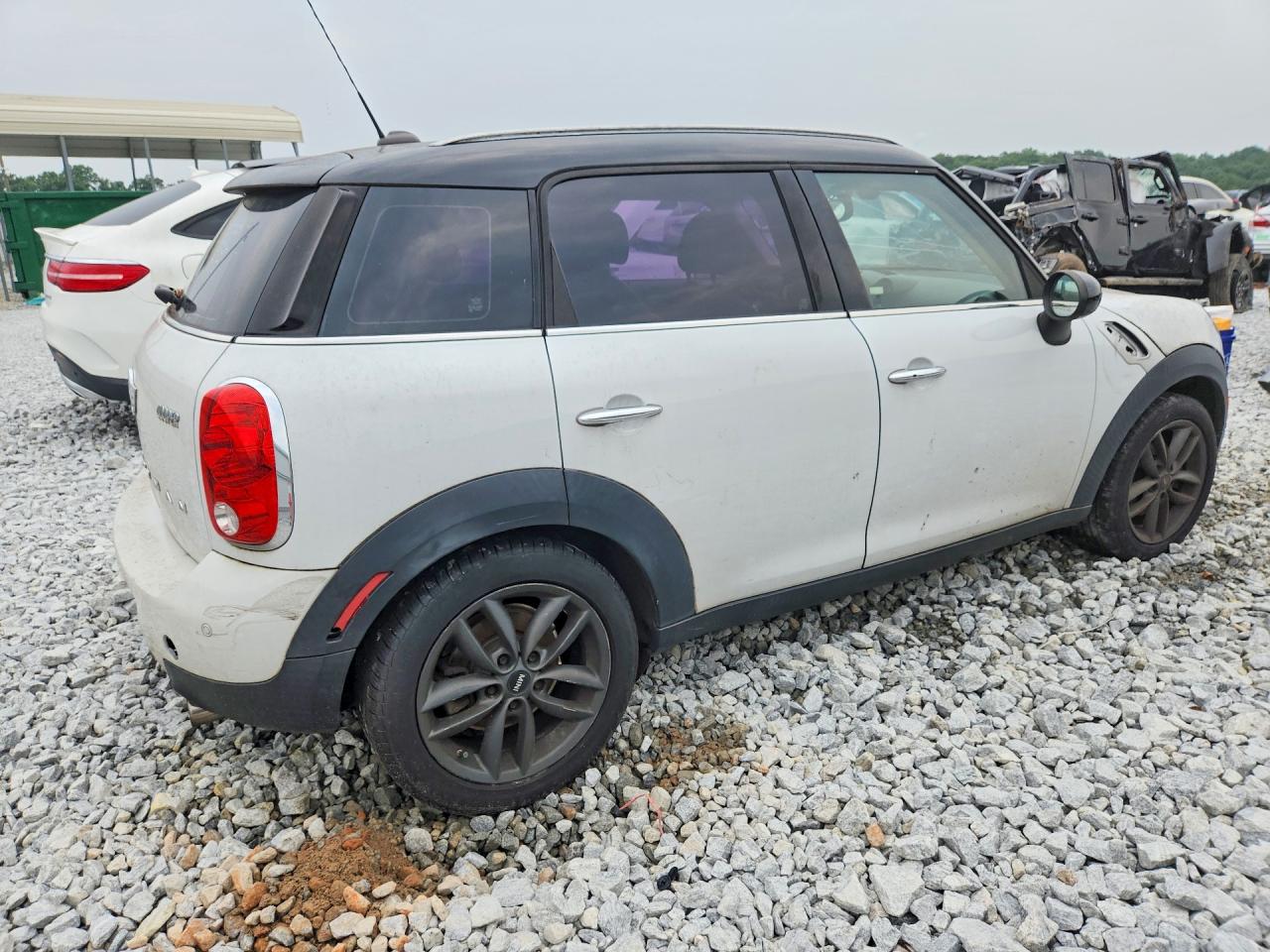 2014 Mini Cooper Countryman White vin: WMWZB3C56EWR40220