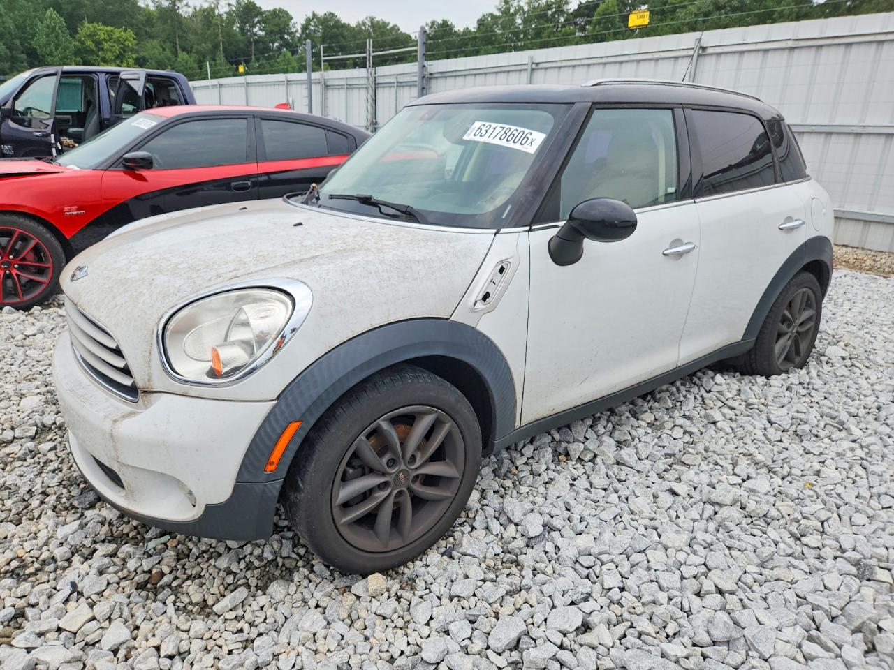 2014 Mini Cooper Countryman White vin: WMWZB3C56EWR40220