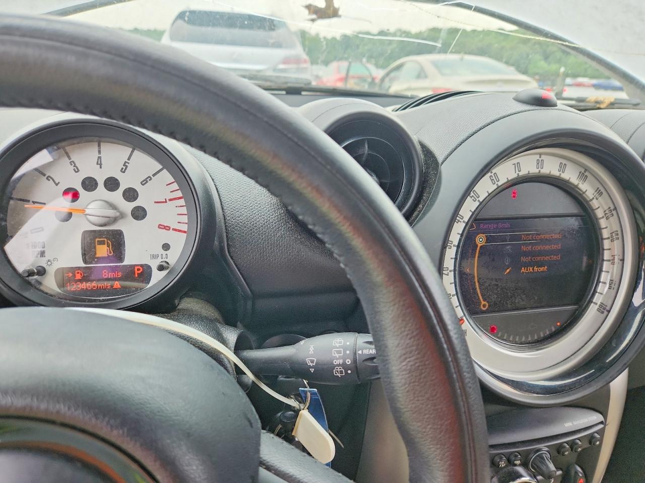 2014 Mini Cooper Countryman White vin: WMWZB3C56EWR40220