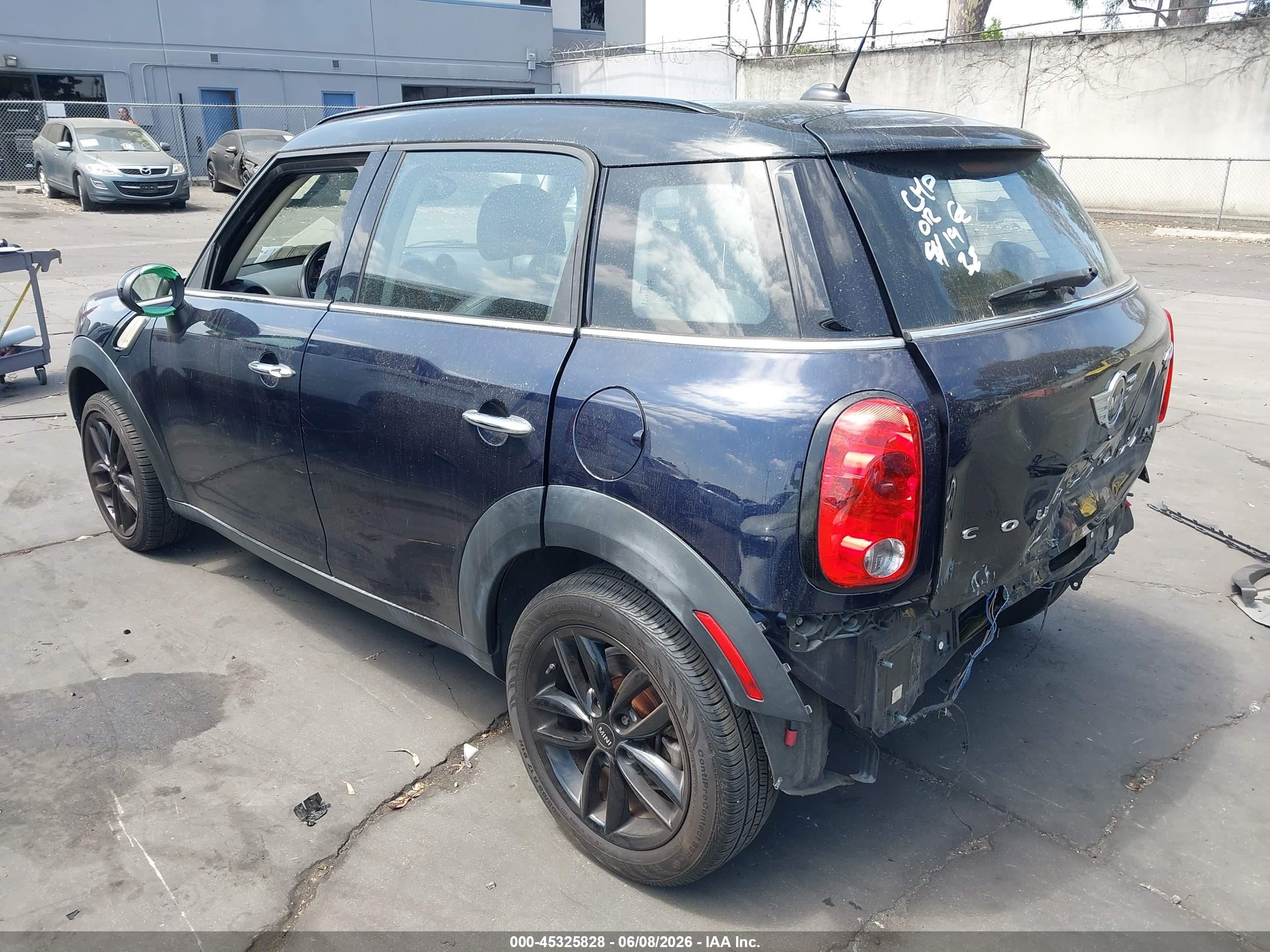 2015 Mini Countryman Cooper Blue vin: WMWZB3C56FWR43751