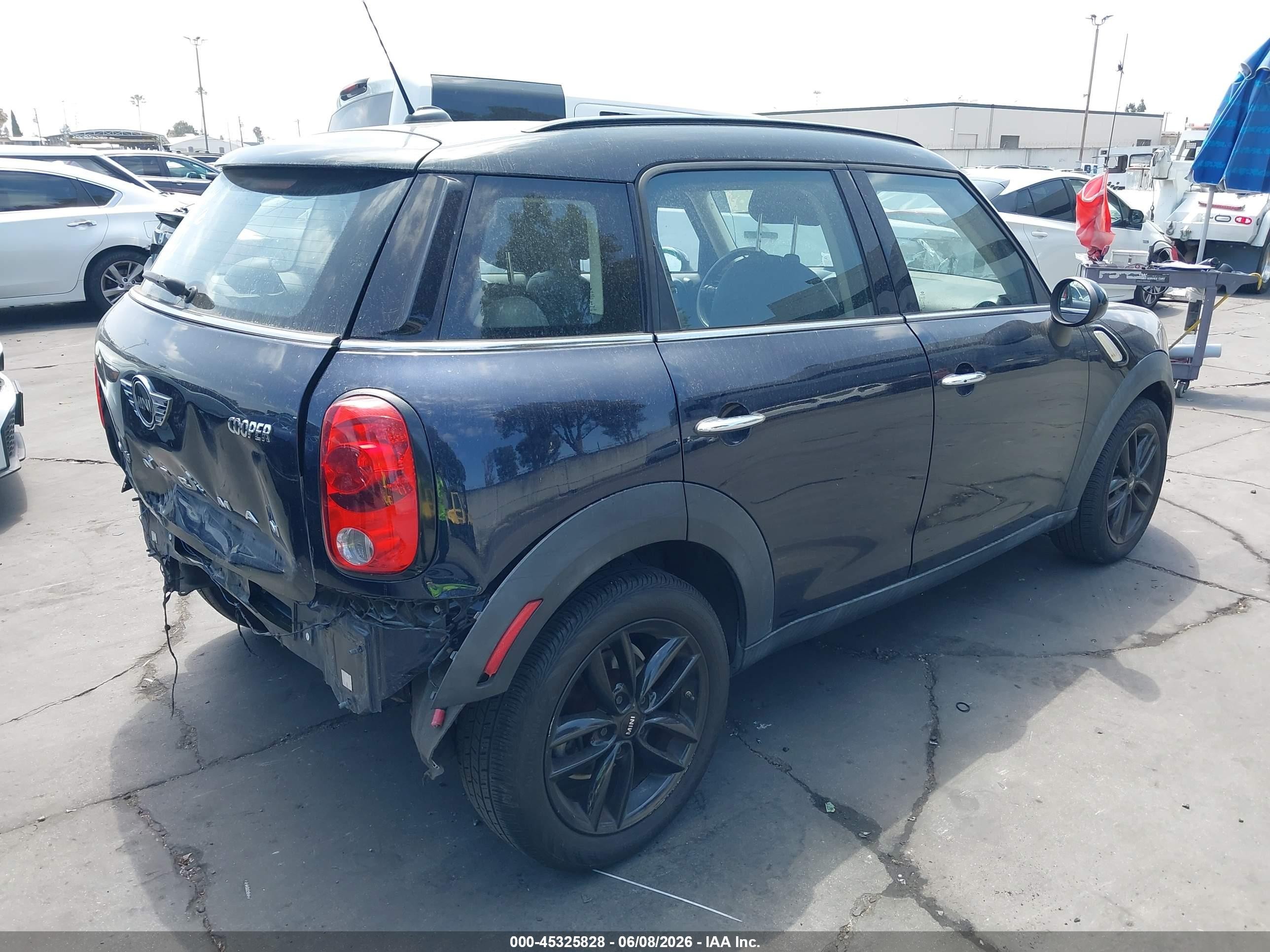 2015 Mini Countryman Cooper Blue vin: WMWZB3C56FWR43751