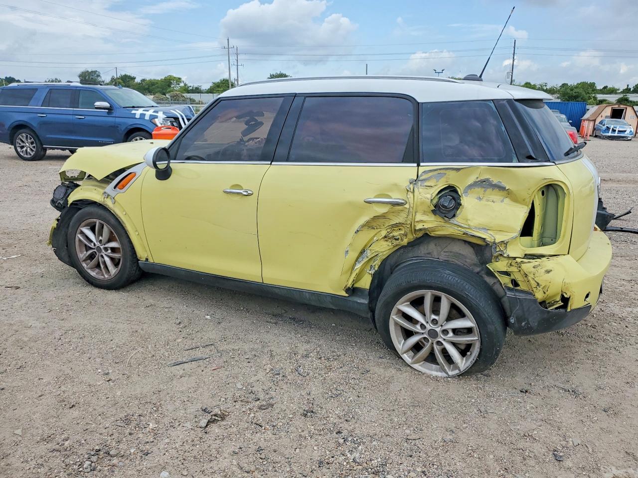 2011 Mini Cooper Countryman Yellow vin: WMWZB3C57BWM01472