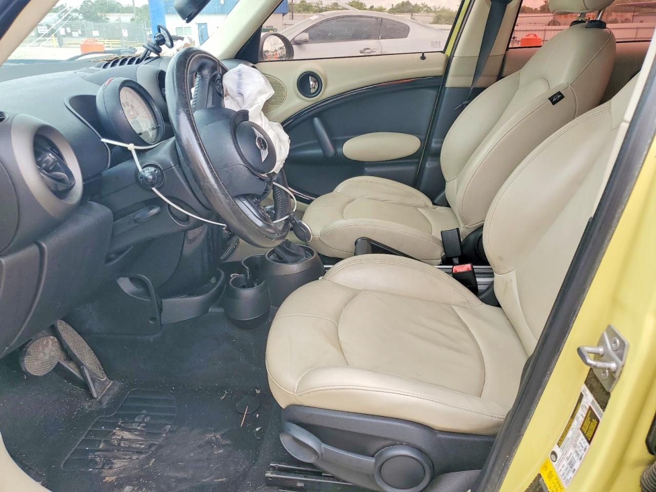 2011 Mini Cooper Countryman Yellow vin: WMWZB3C57BWM01472