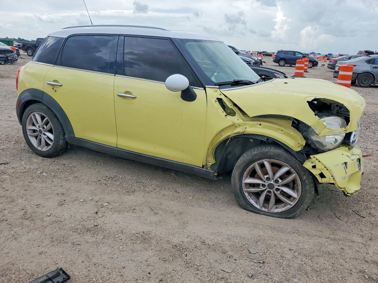 2011 Mini Cooper Countryman Yellow vin: WMWZB3C57BWM01472