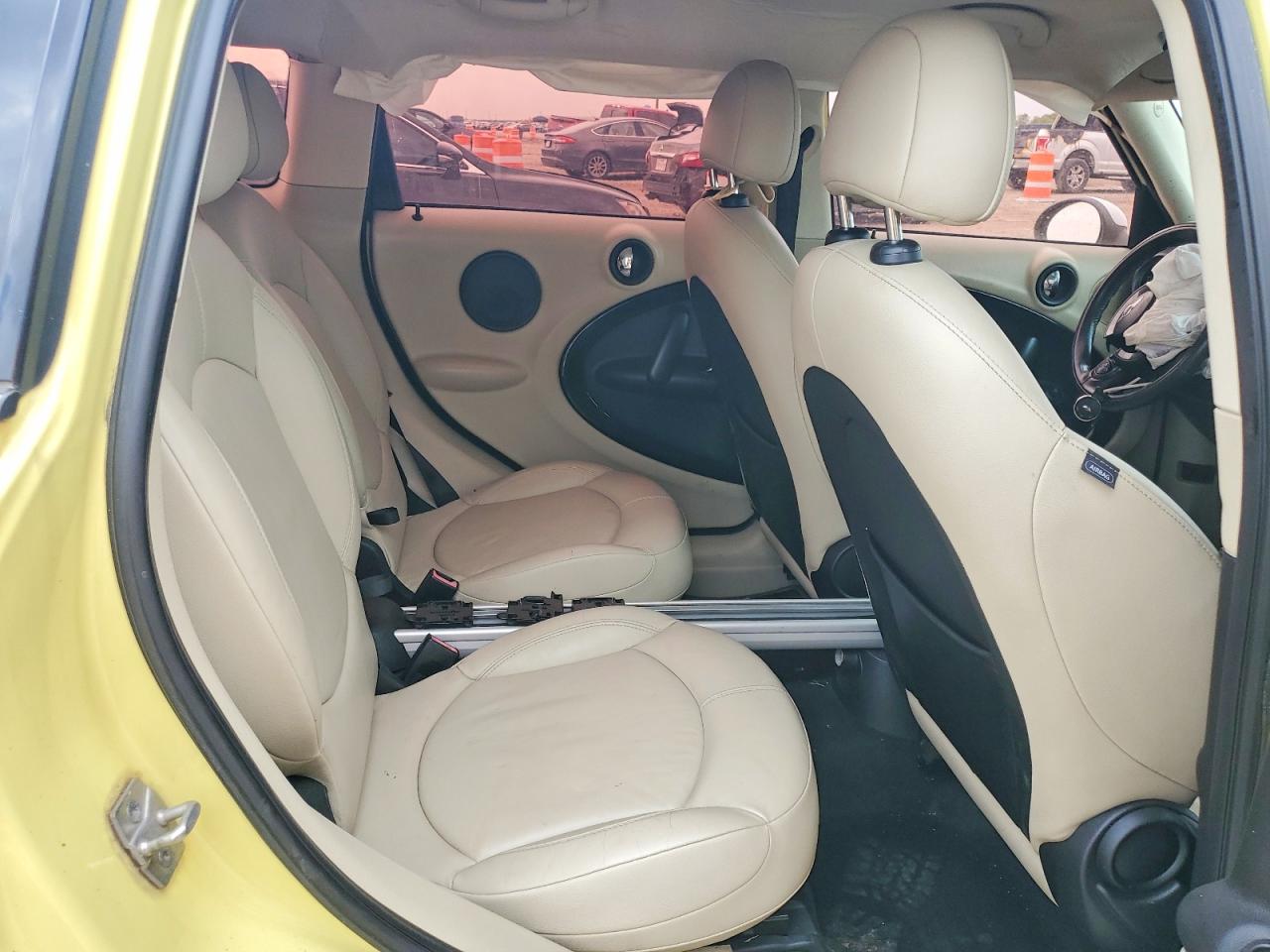 2011 Mini Cooper Countryman Yellow vin: WMWZB3C57BWM01472