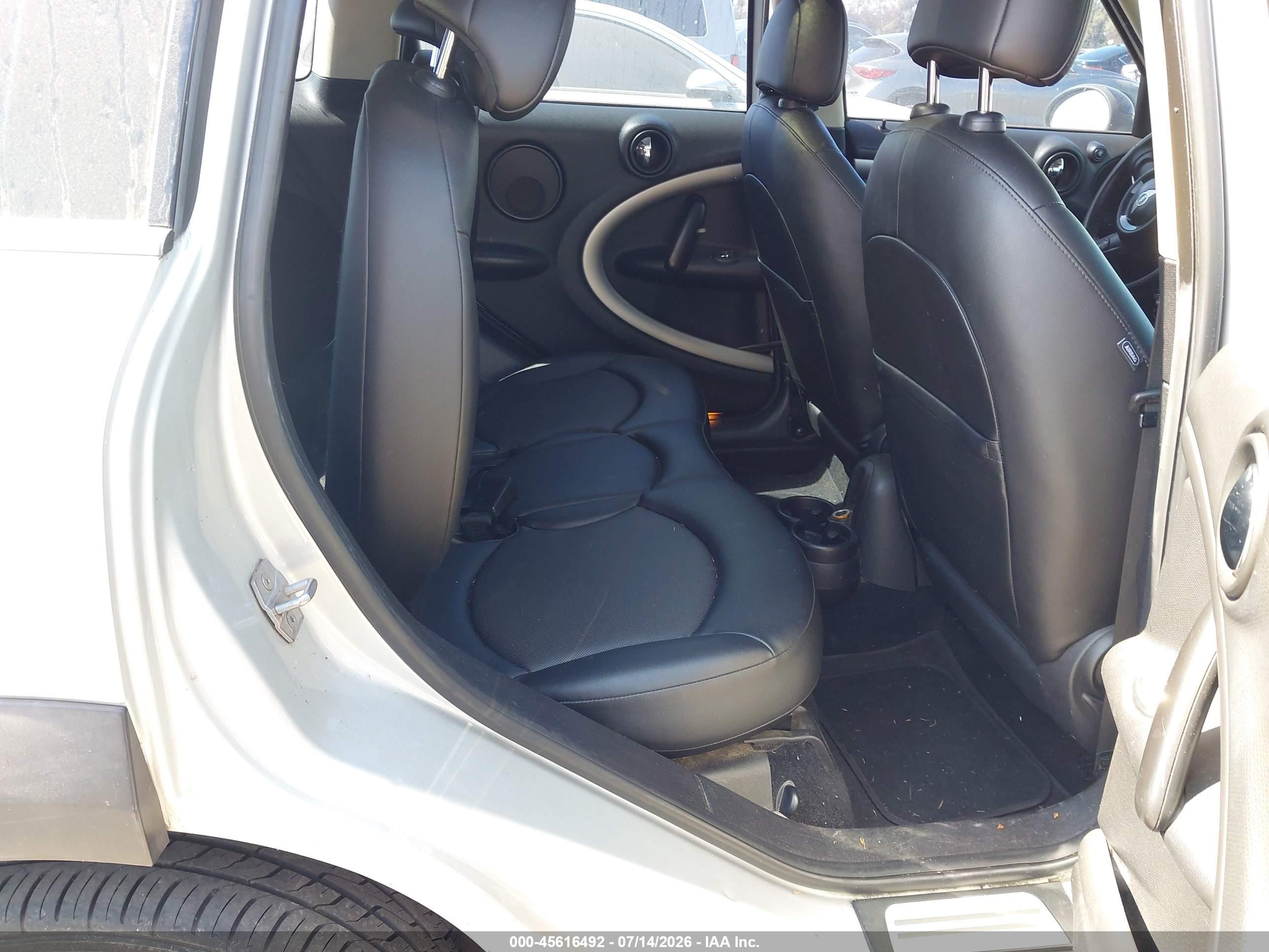 2015 Mini Countryman Cooper Silver vin: WMWZB3C57FWR45167