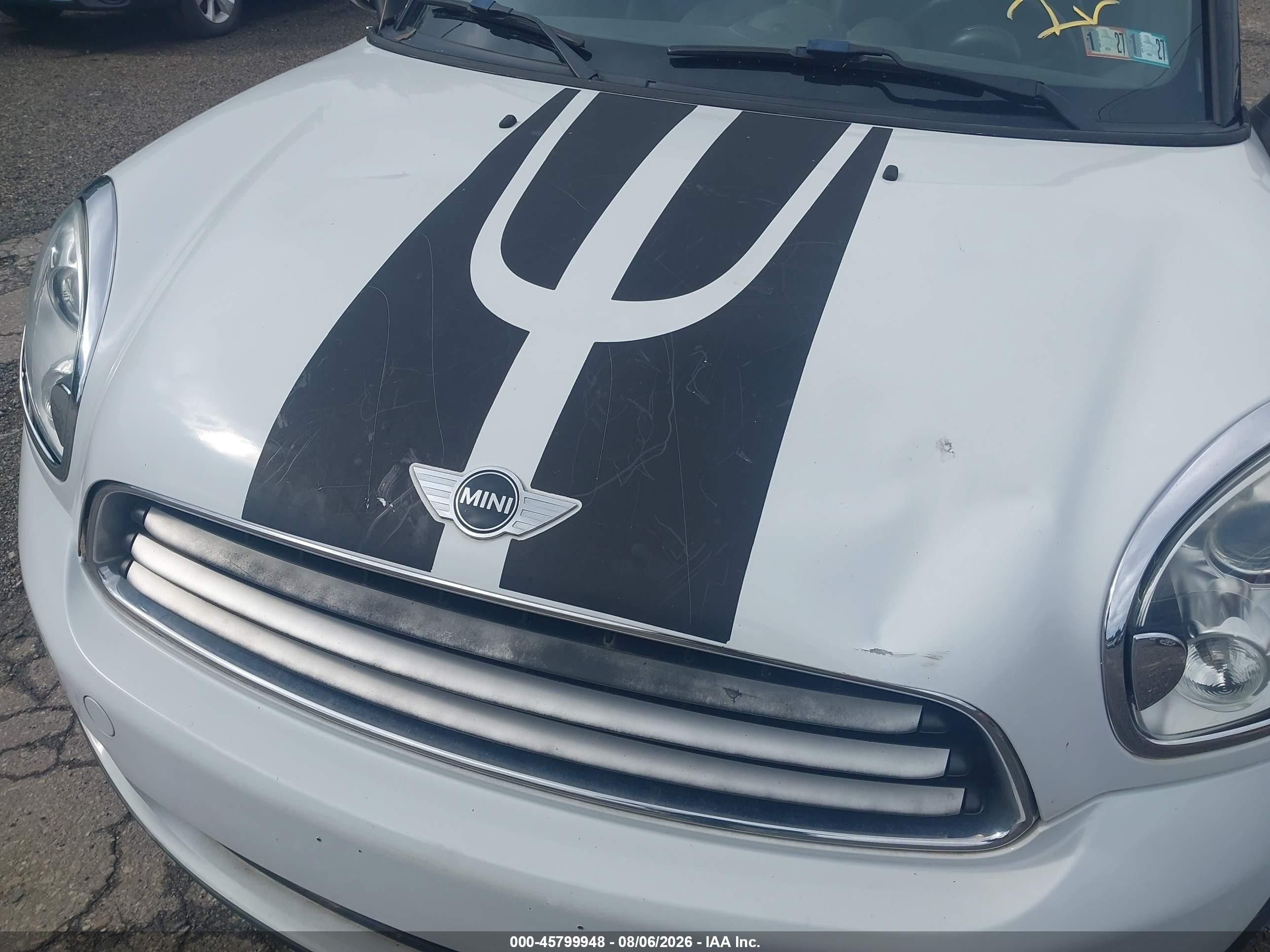 2011 Mini Cooper Countryman   White vin: WMWZB3C58BWM01528