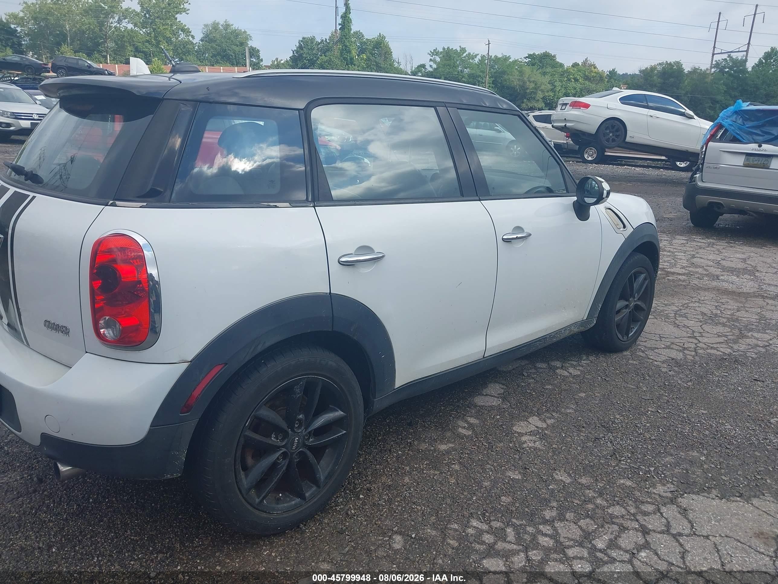 2011 Mini Cooper Countryman   White vin: WMWZB3C58BWM01528